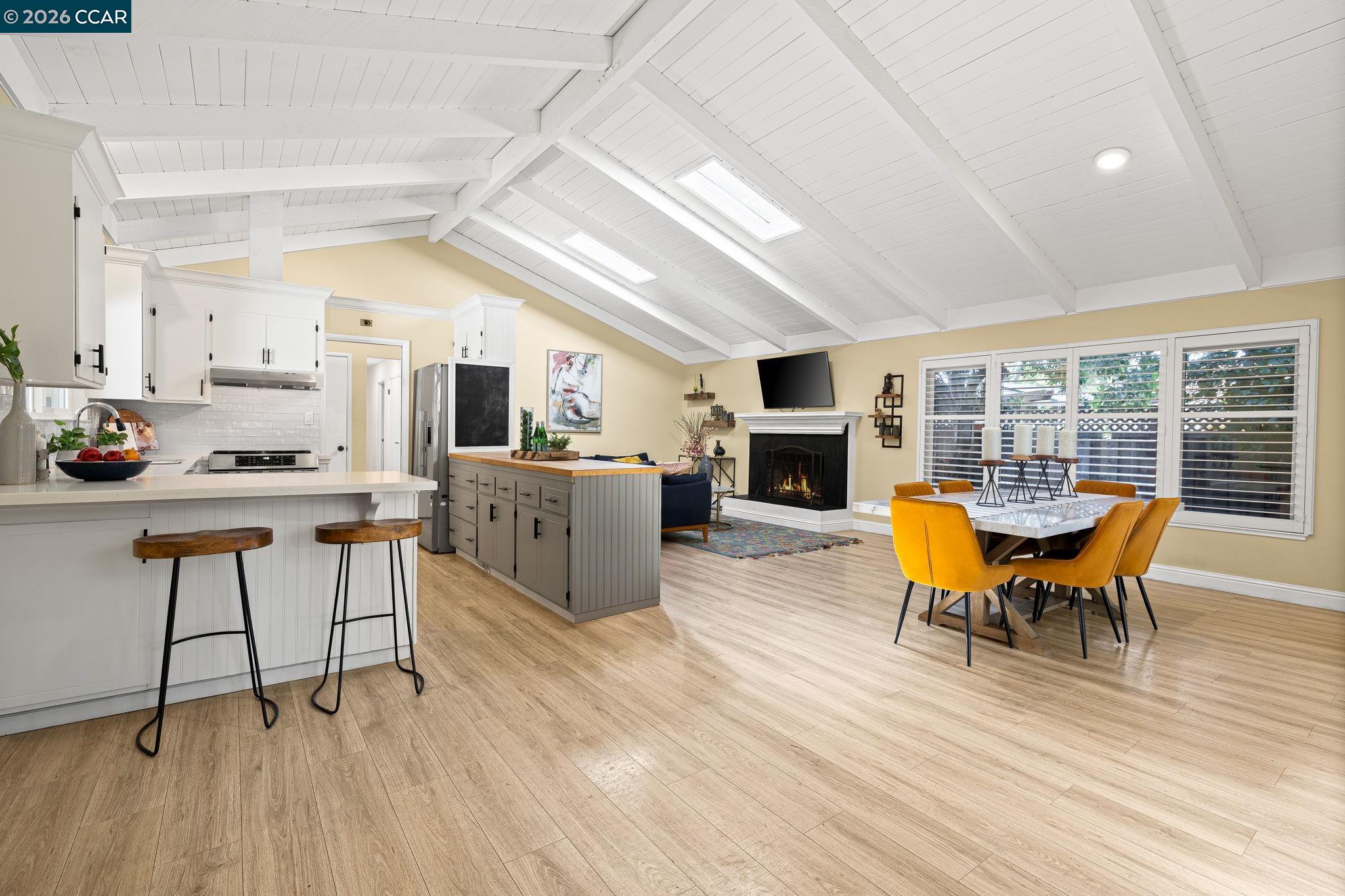 Detail Gallery Image 2 of 27 For 55 Normandy Ln, Walnut Creek,  CA 94598 - 3 Beds | 2 Baths