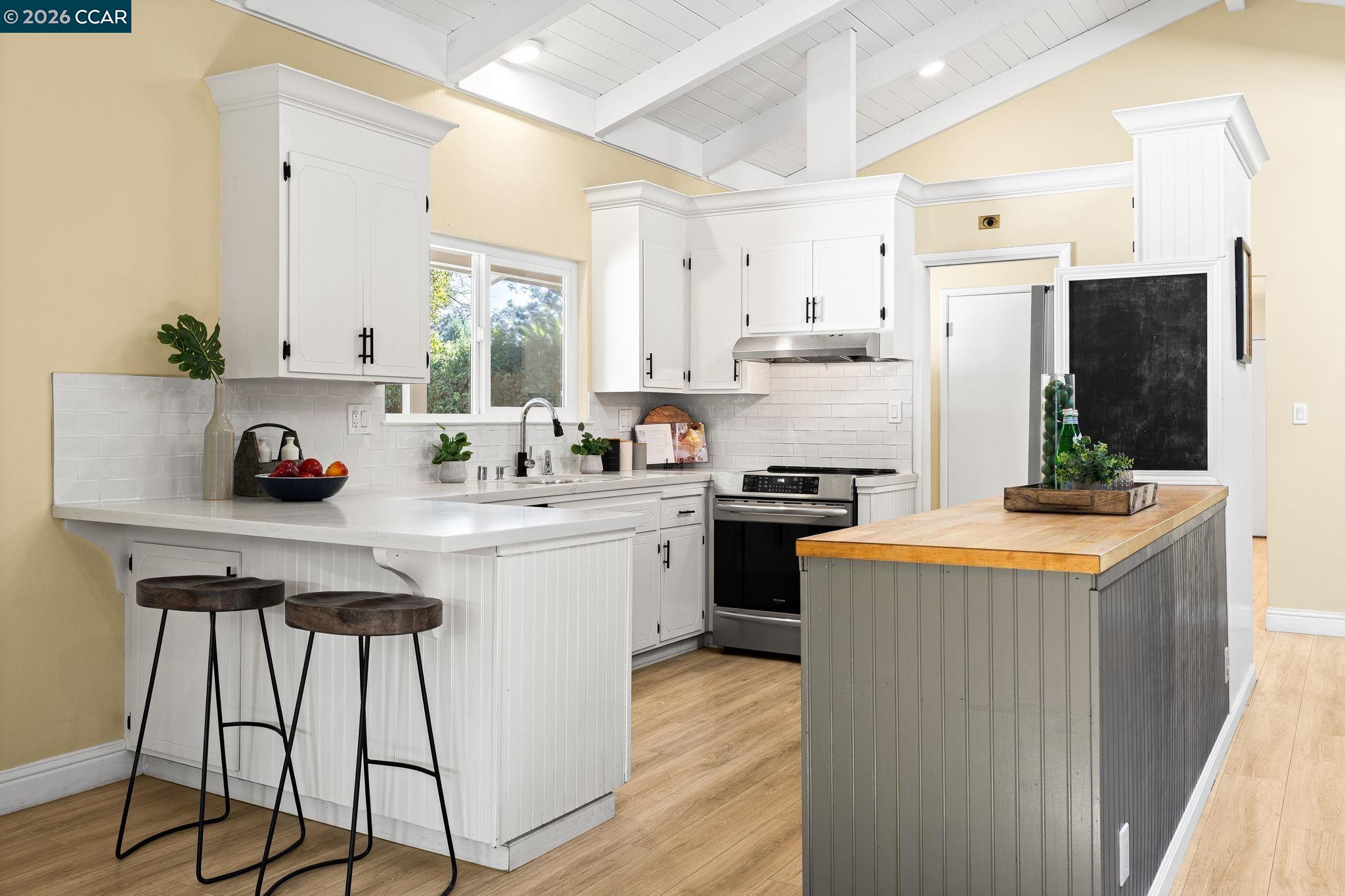 Detail Gallery Image 4 of 27 For 55 Normandy Ln, Walnut Creek,  CA 94598 - 3 Beds | 2 Baths