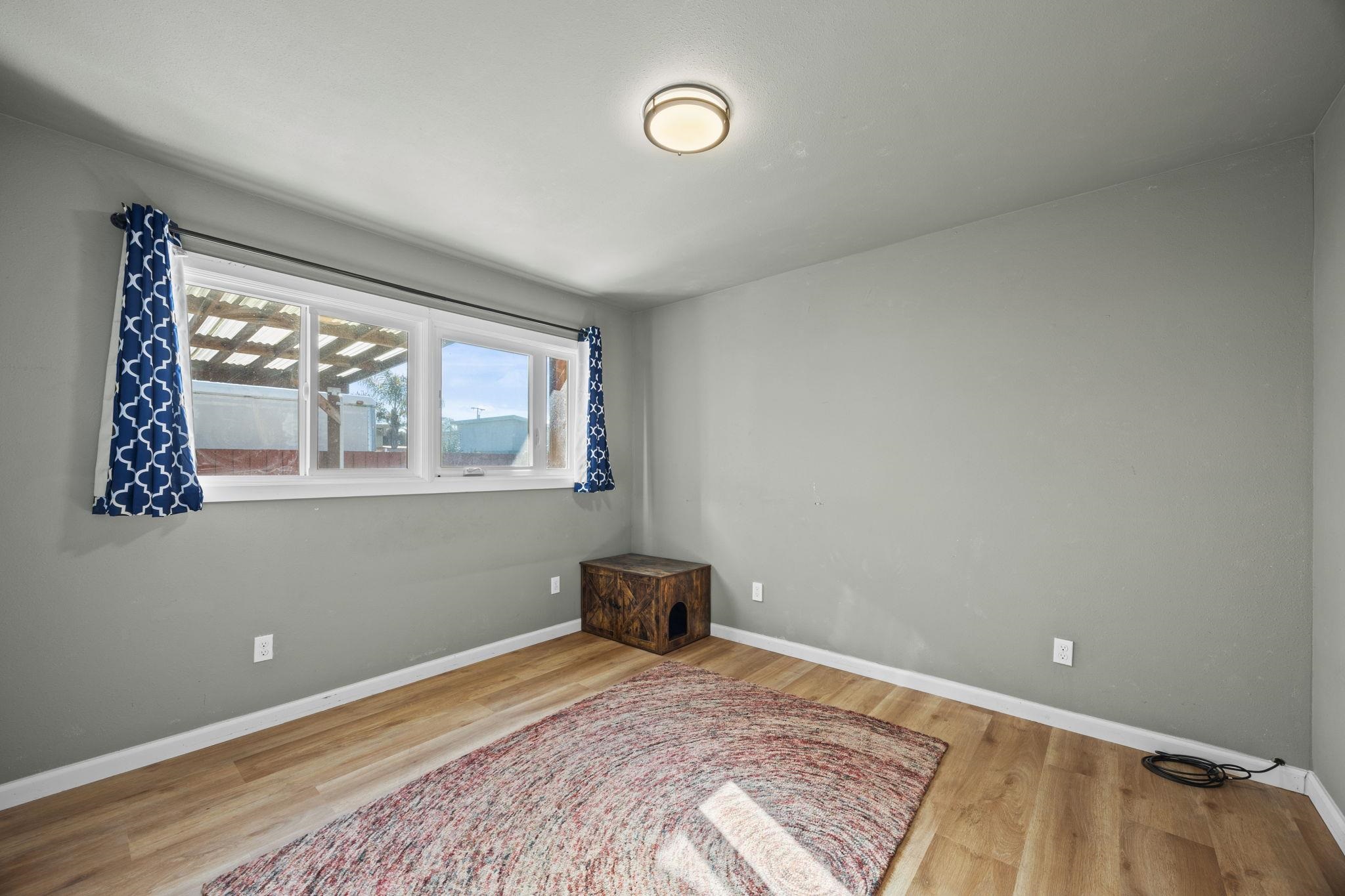 Detail Gallery Image 11 of 19 For 7447 Lockwood St, Oakland,  CA 94621 - 3 Beds | 1/2 Baths