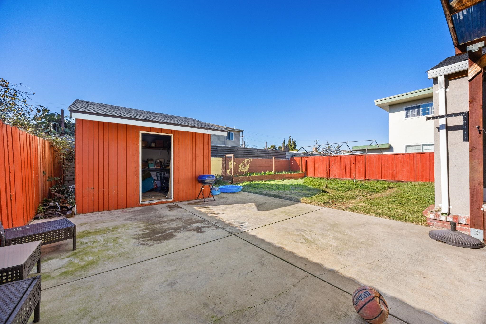 Detail Gallery Image 17 of 19 For 7447 Lockwood St, Oakland,  CA 94621 - 3 Beds | 1/2 Baths