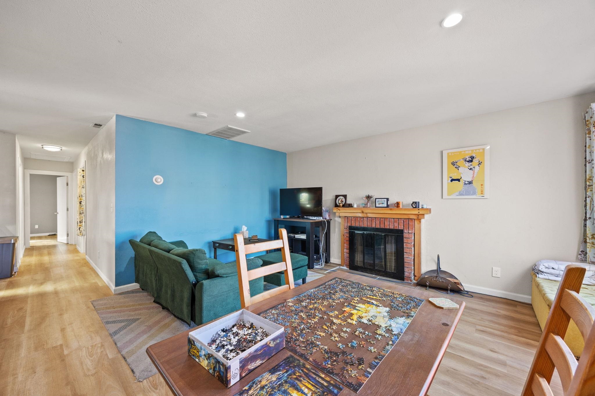Detail Gallery Image 8 of 19 For 7447 Lockwood St, Oakland,  CA 94621 - 3 Beds | 1/2 Baths