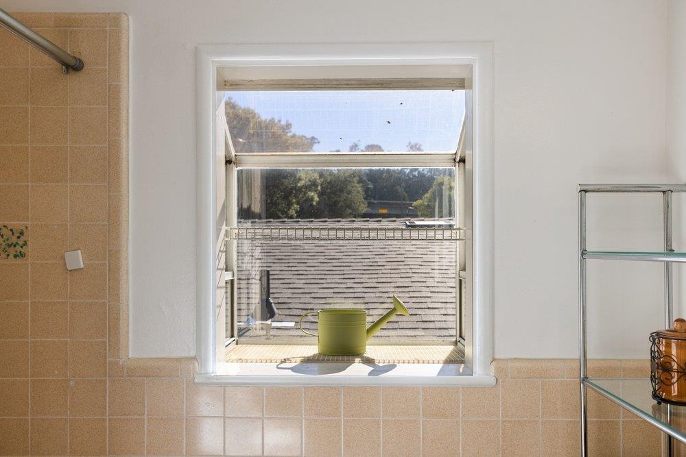 Detail Gallery Image 21 of 47 For 9600 Golf Links, Oakland,  CA 94605 - 2 Beds | 1 Baths