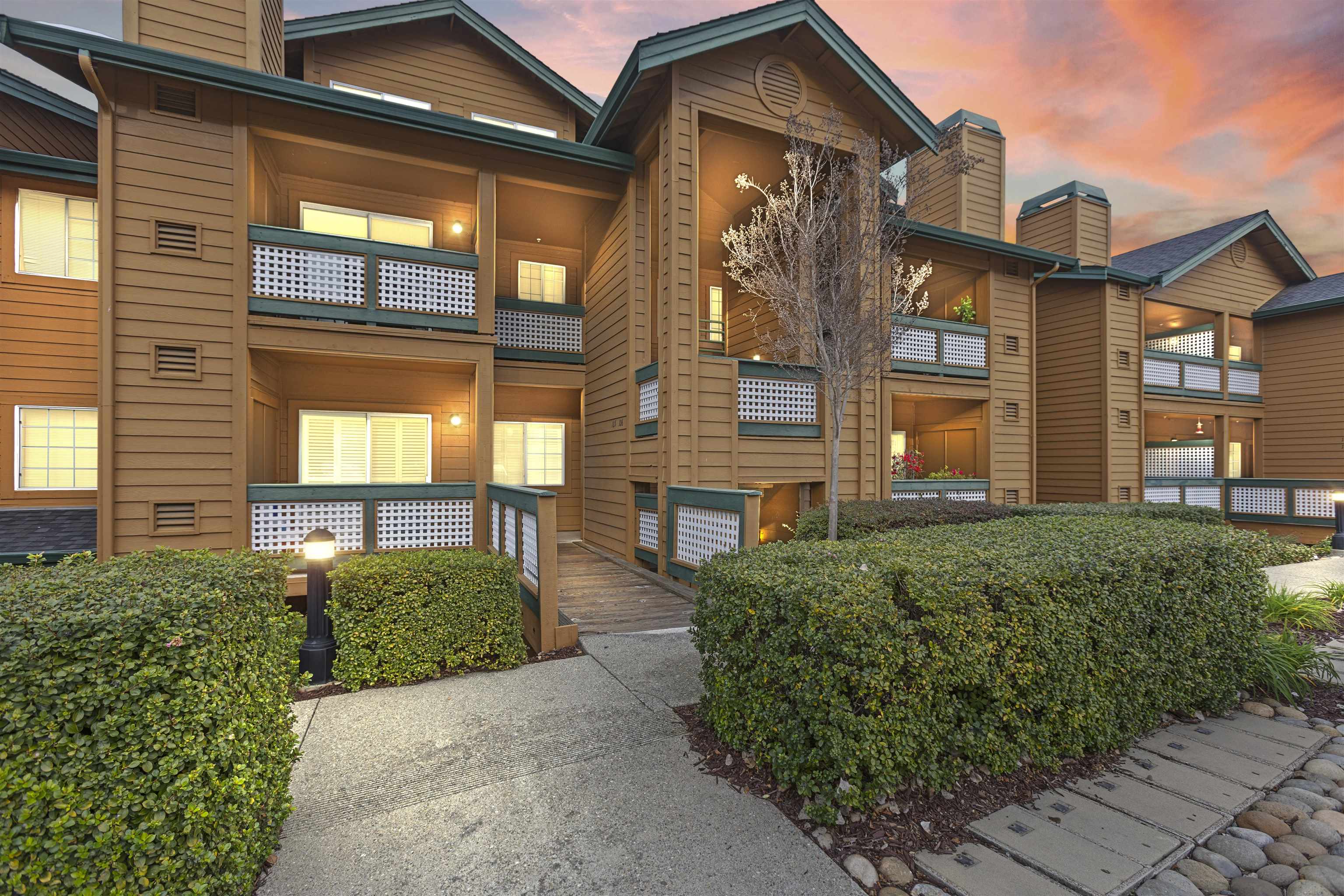 Detail Gallery Image 6 of 31 For 113 Stone Pine Ln, San Ramon,  CA 94583 - 2 Beds | 2 Baths