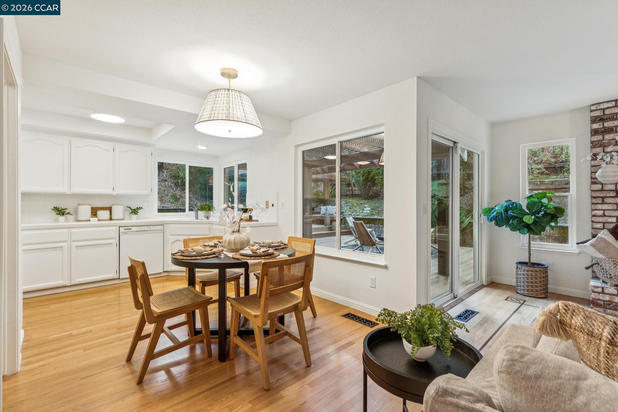 Detail Gallery Image 15 of 48 For 53 Paso Nogal Ct, Pleasant Hill,  CA 94553 - 4 Beds | 3 Baths