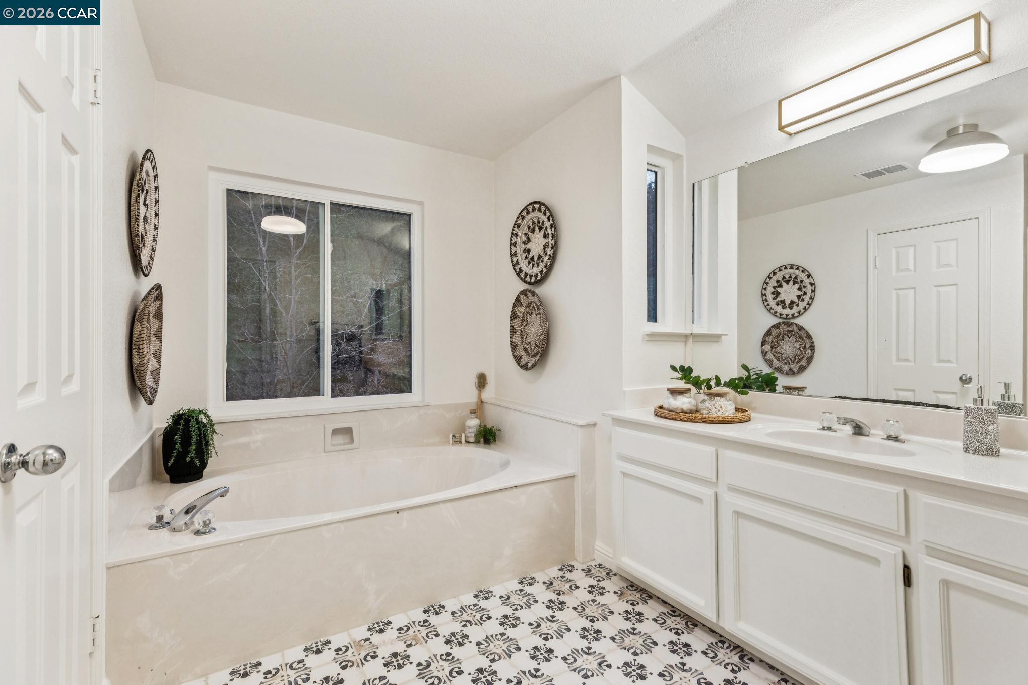 Detail Gallery Image 30 of 48 For 53 Paso Nogal Ct, Pleasant Hill,  CA 94553 - 4 Beds | 3 Baths