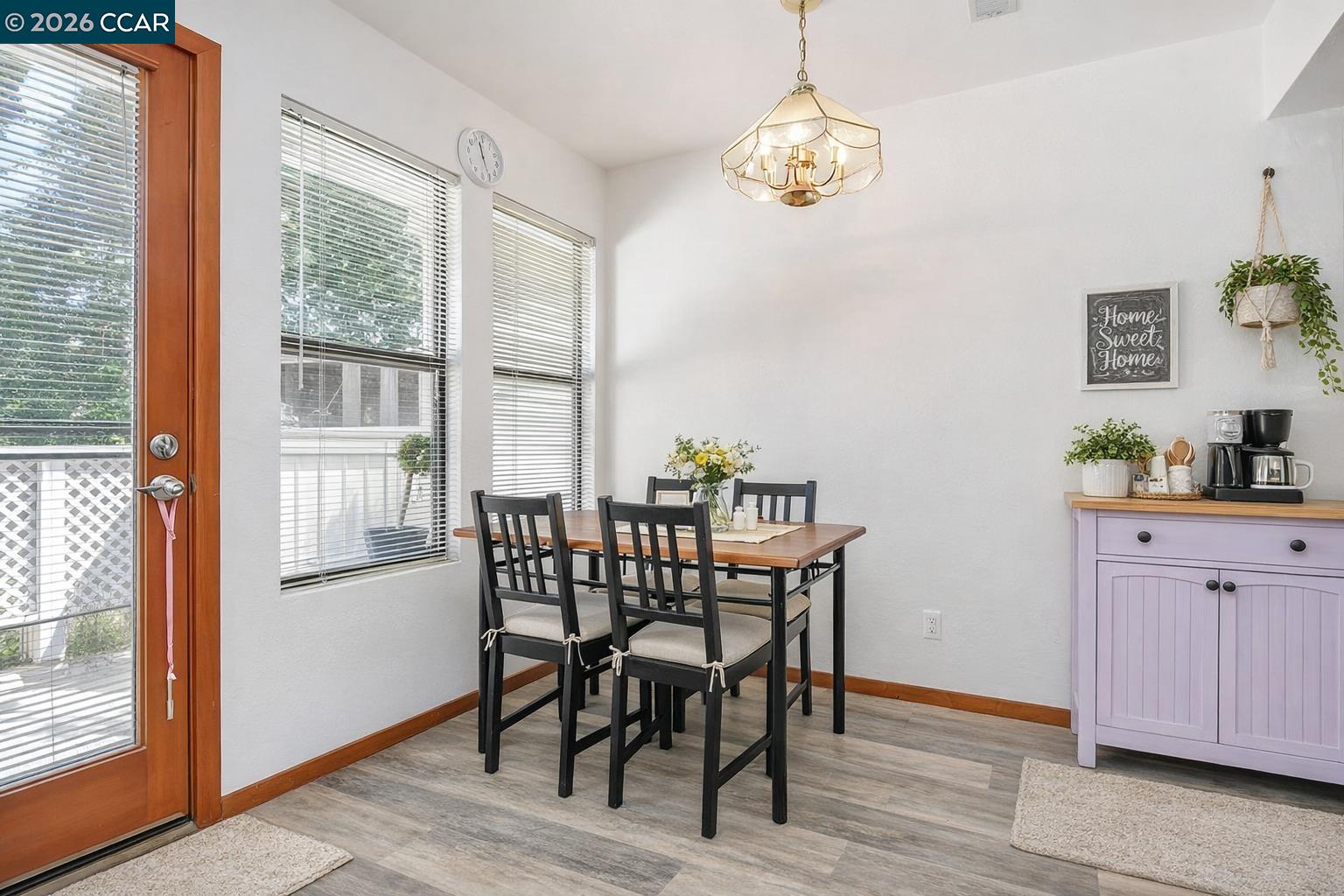 Detail Gallery Image 4 of 22 For 130 Creekside Ct, El Sobrante,  CA 94803 - 2 Beds | 2 Baths