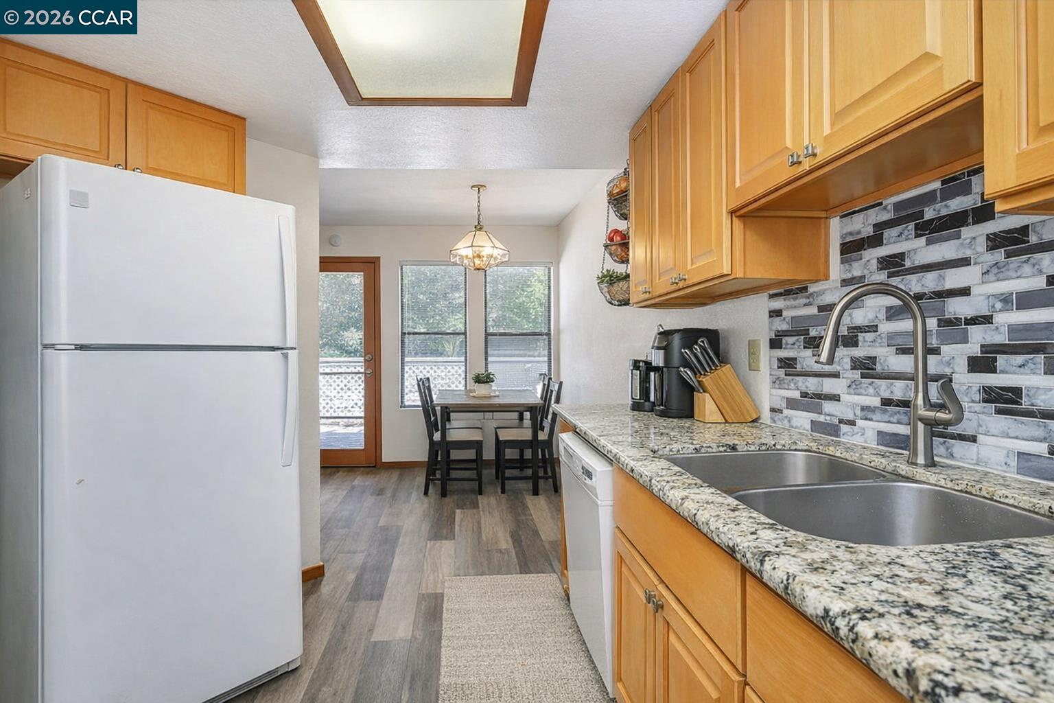 Detail Gallery Image 8 of 22 For 130 Creekside Ct, El Sobrante,  CA 94803 - 2 Beds | 2 Baths
