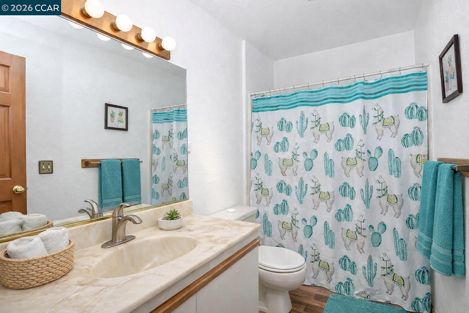 Detail Gallery Image 10 of 22 For 130 Creekside Ct, El Sobrante,  CA 94803 - 2 Beds | 2 Baths