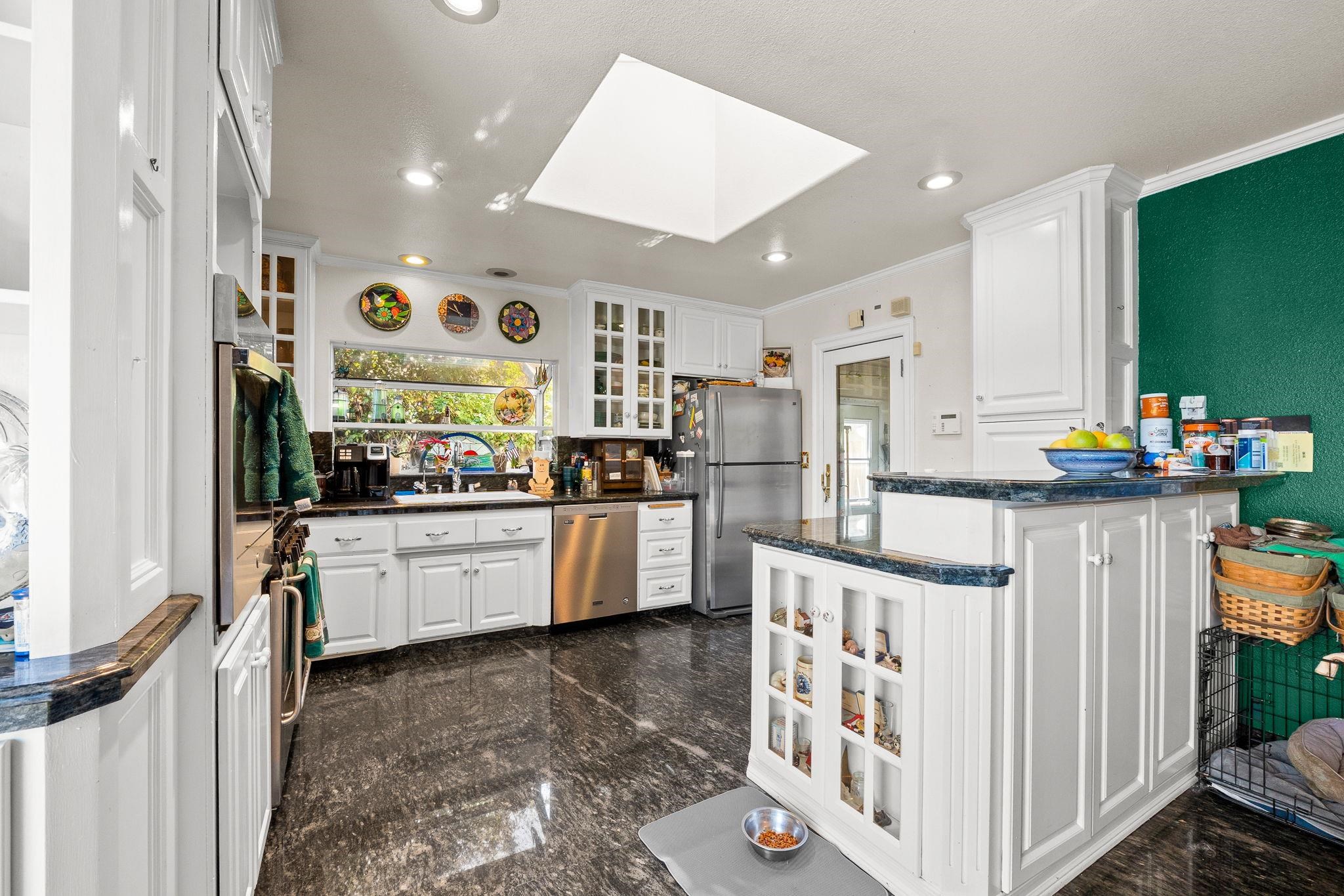 Detail Gallery Image 13 of 39 For 8847 Davona Dr, Dublin,  CA 94568 - 4 Beds | 2 Baths