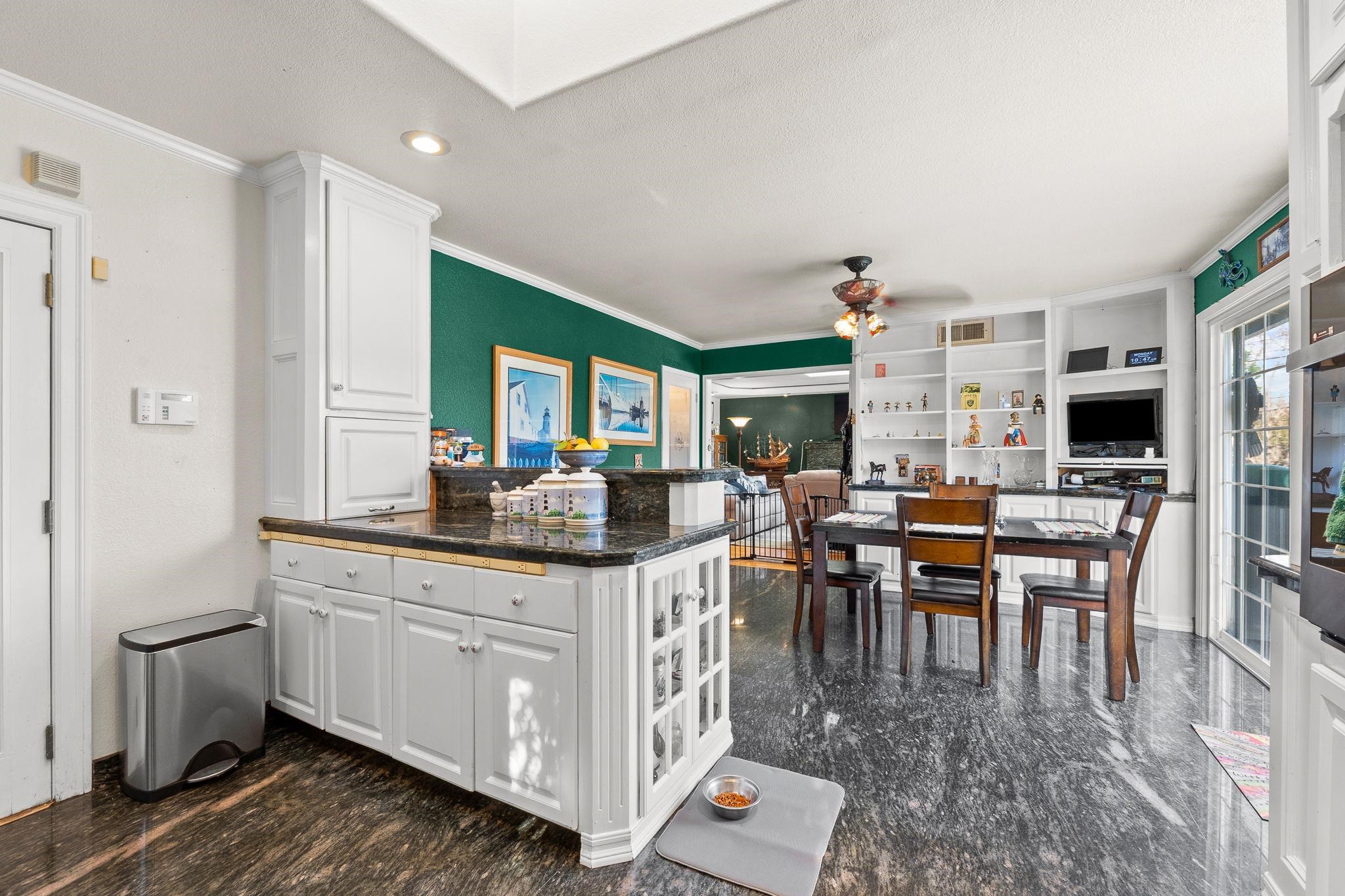 Detail Gallery Image 14 of 39 For 8847 Davona Dr, Dublin,  CA 94568 - 4 Beds | 2 Baths