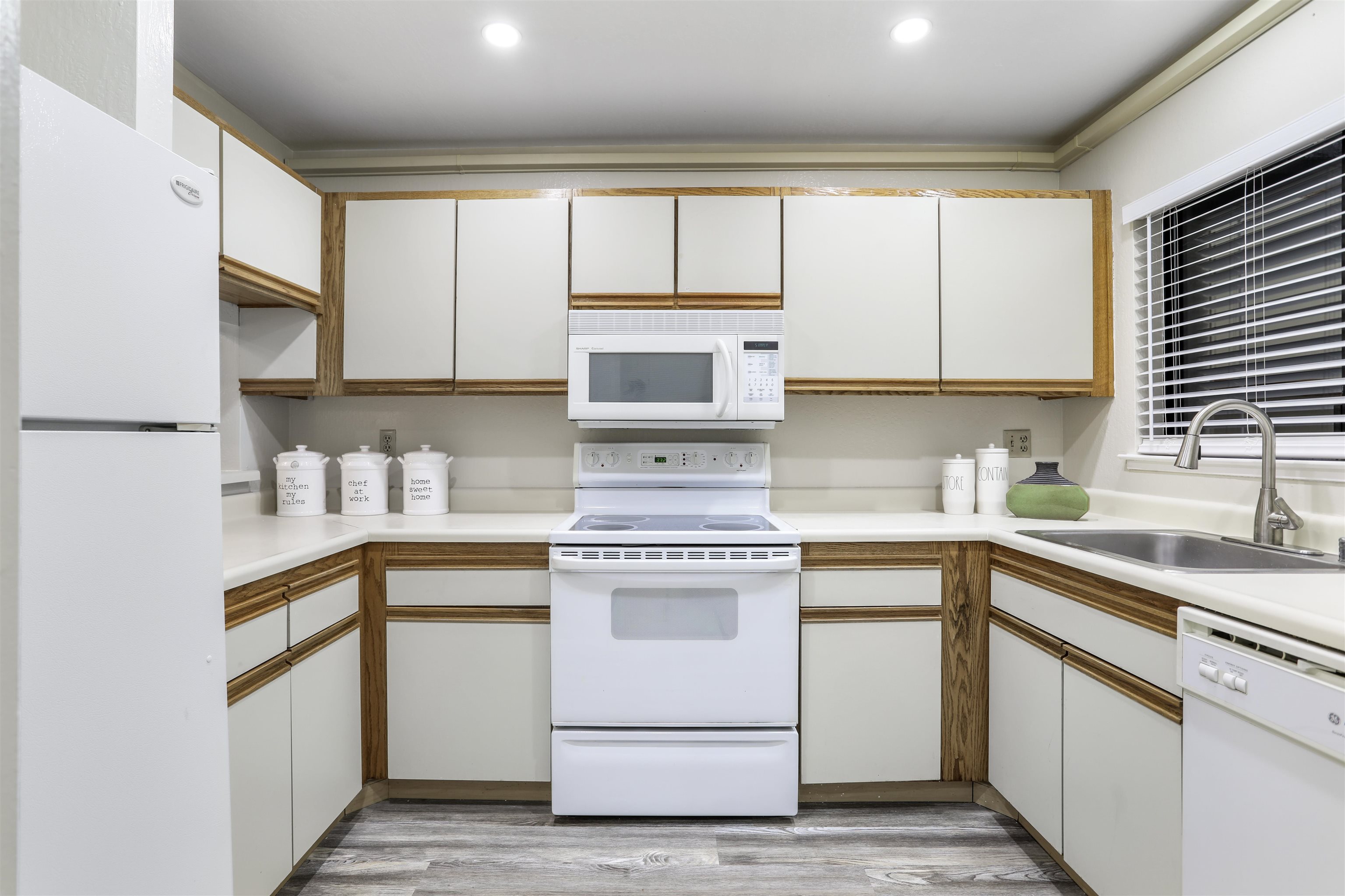 Detail Gallery Image 5 of 33 For 320 Peninsula Ave #107,  San Mateo,  CA 94401 - 2 Beds | 2 Baths