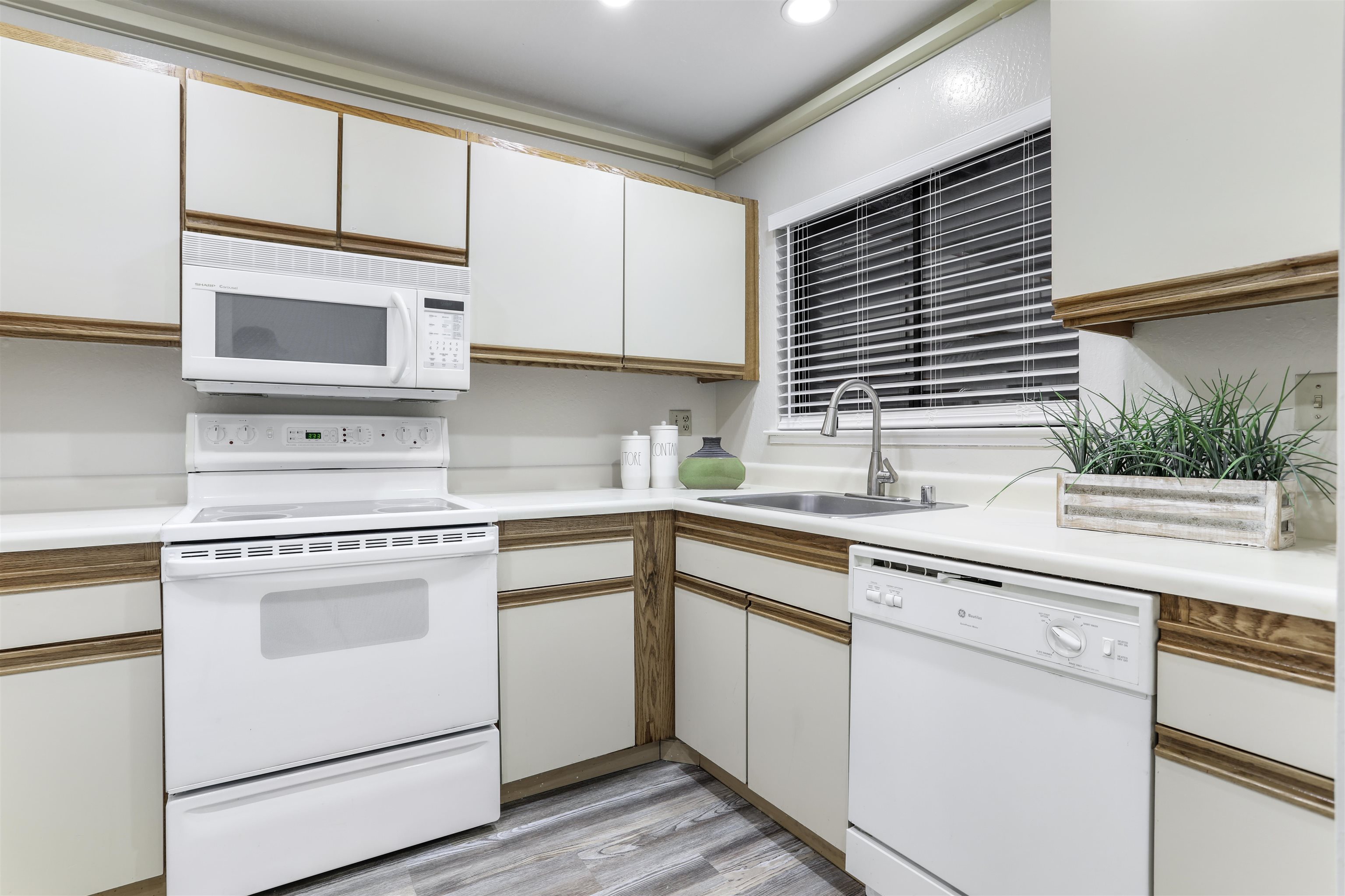 Detail Gallery Image 6 of 33 For 320 Peninsula Ave #107,  San Mateo,  CA 94401 - 2 Beds | 2 Baths