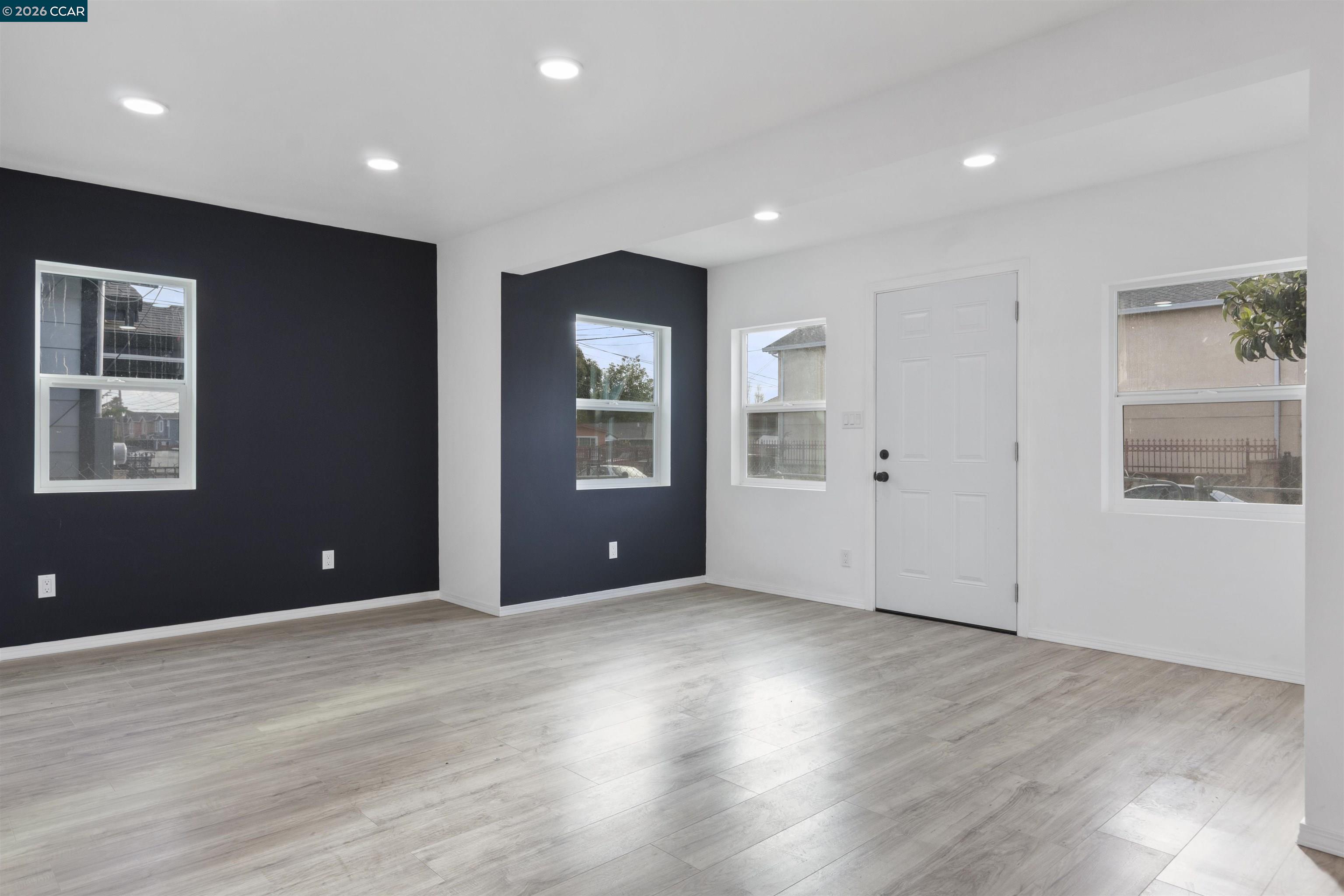 Detail Gallery Image 2 of 19 For 1318 Battery St, Richmond,  CA 94801 - 3 Beds | 1 Baths