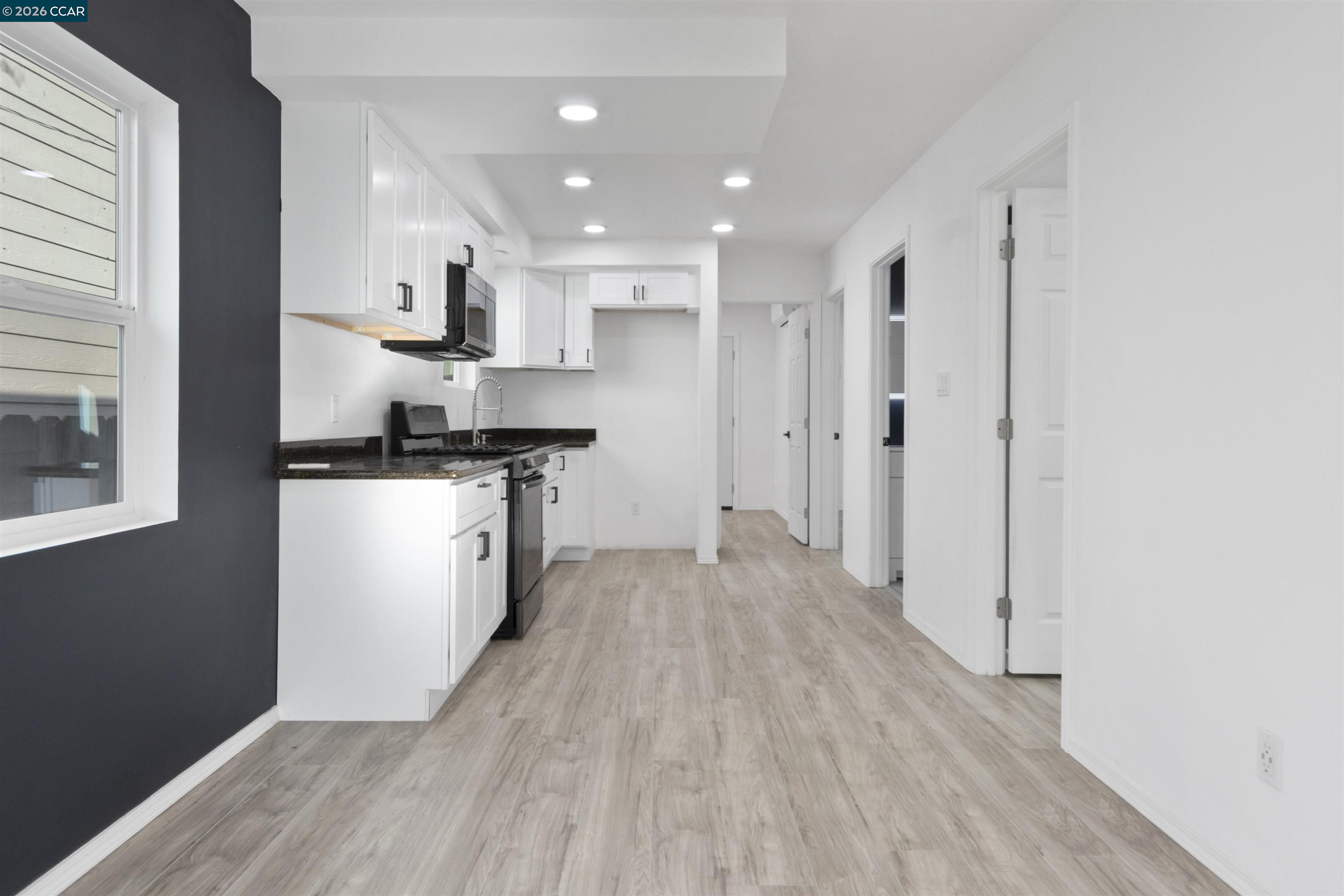 Detail Gallery Image 6 of 19 For 1318 Battery St, Richmond,  CA 94801 - 3 Beds | 1 Baths