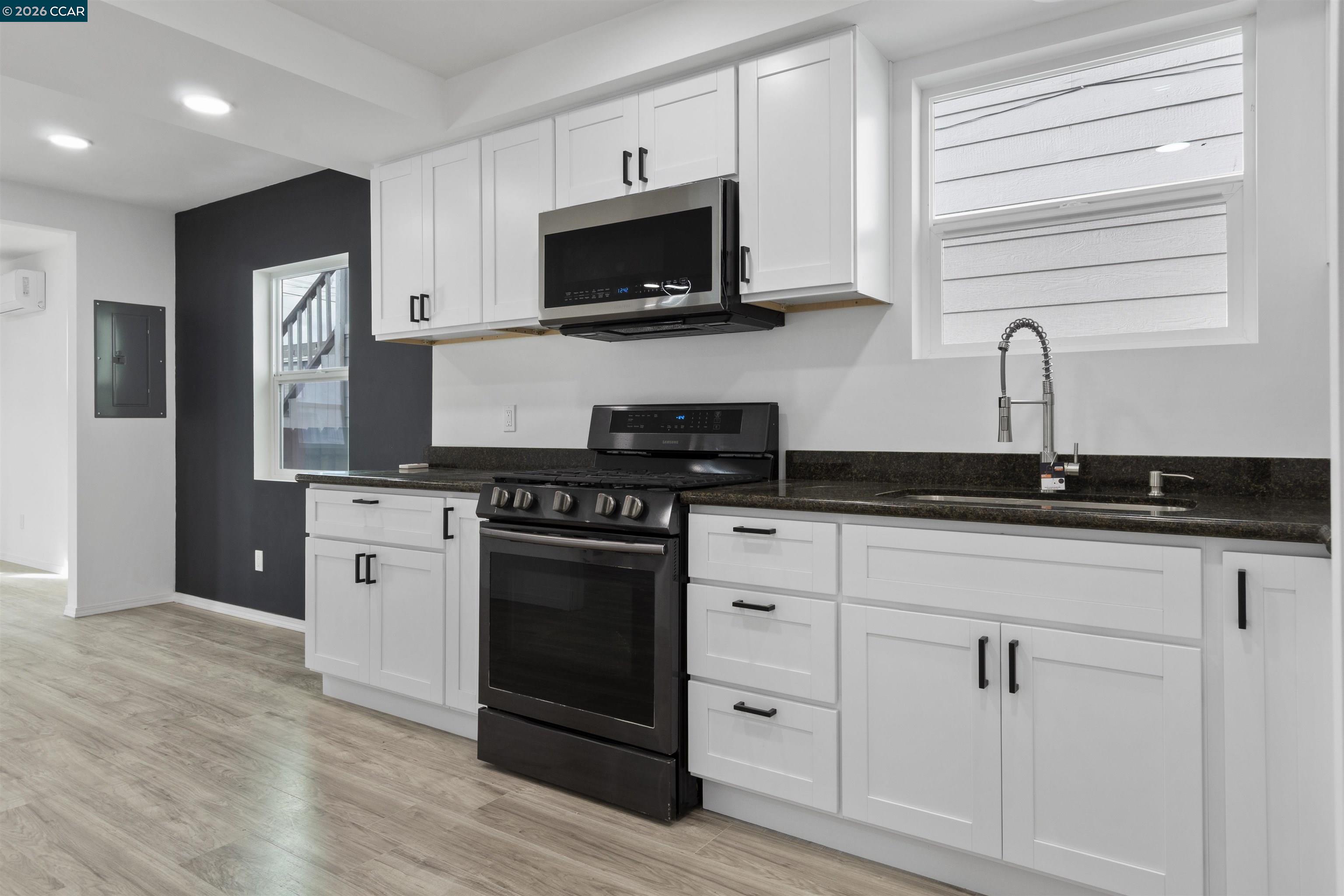 Detail Gallery Image 7 of 19 For 1318 Battery St, Richmond,  CA 94801 - 3 Beds | 1 Baths