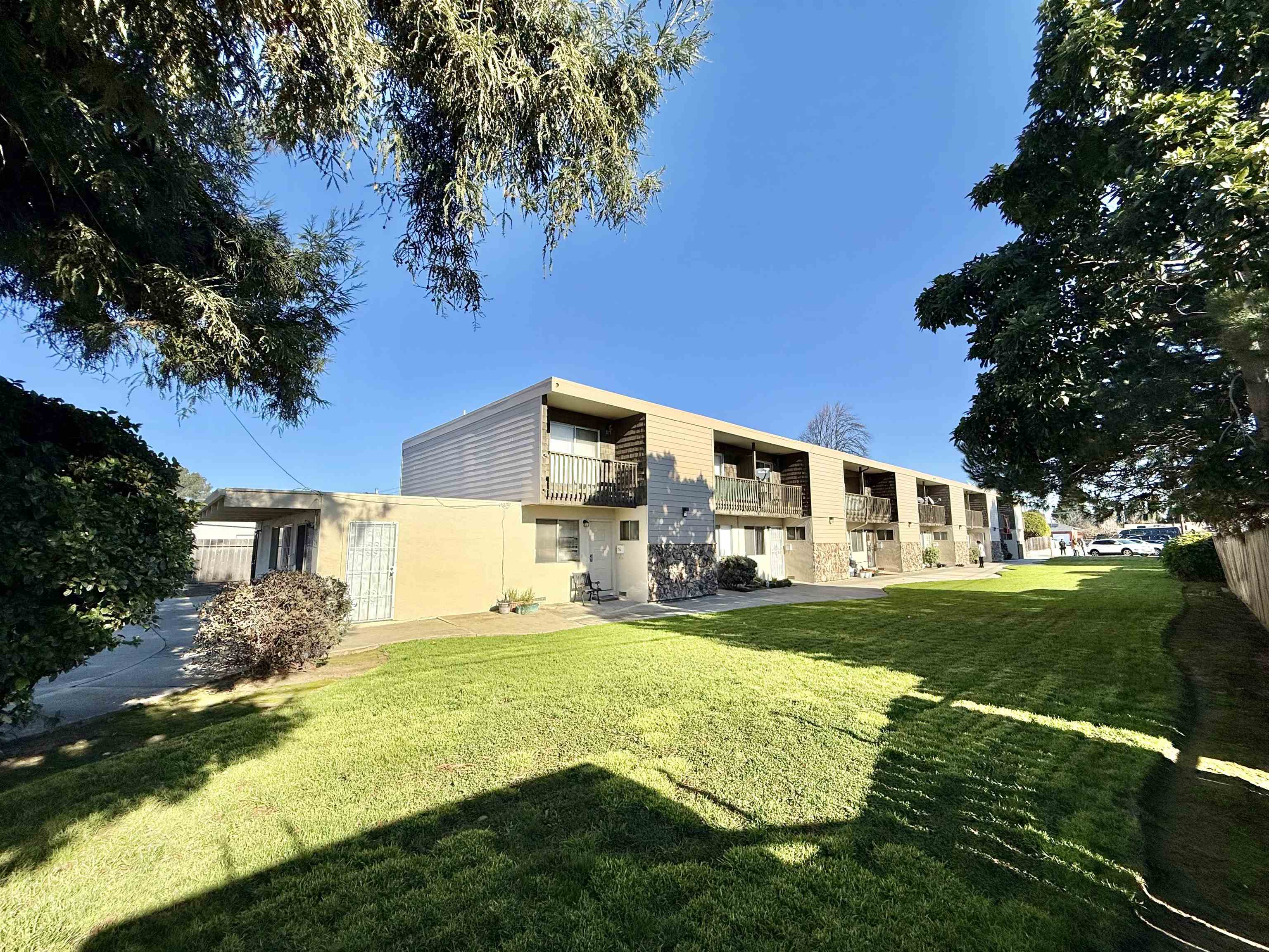 Detail Gallery Image 3 of 45 For 21371 Garden Ave, Hayward,  CA 94541 - – Beds | – Baths