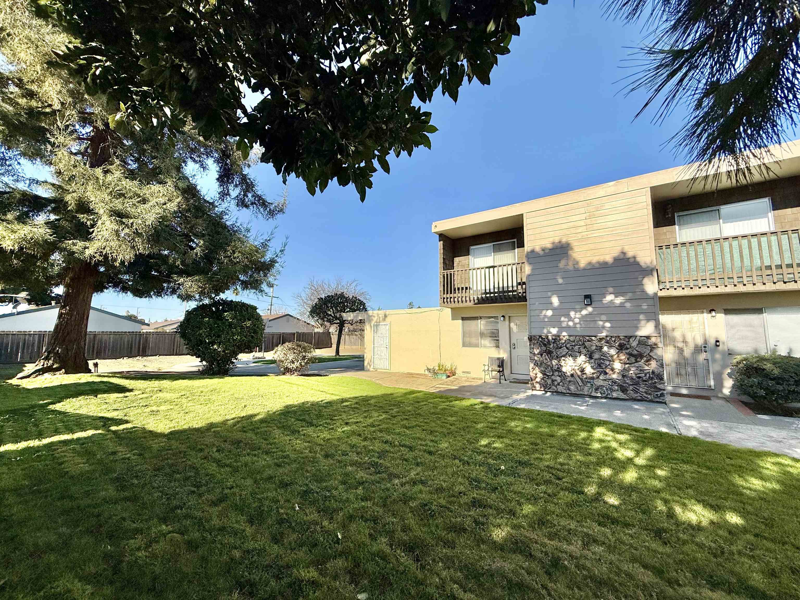 Detail Gallery Image 4 of 45 For 21371 Garden Ave, Hayward,  CA 94541 - – Beds | – Baths