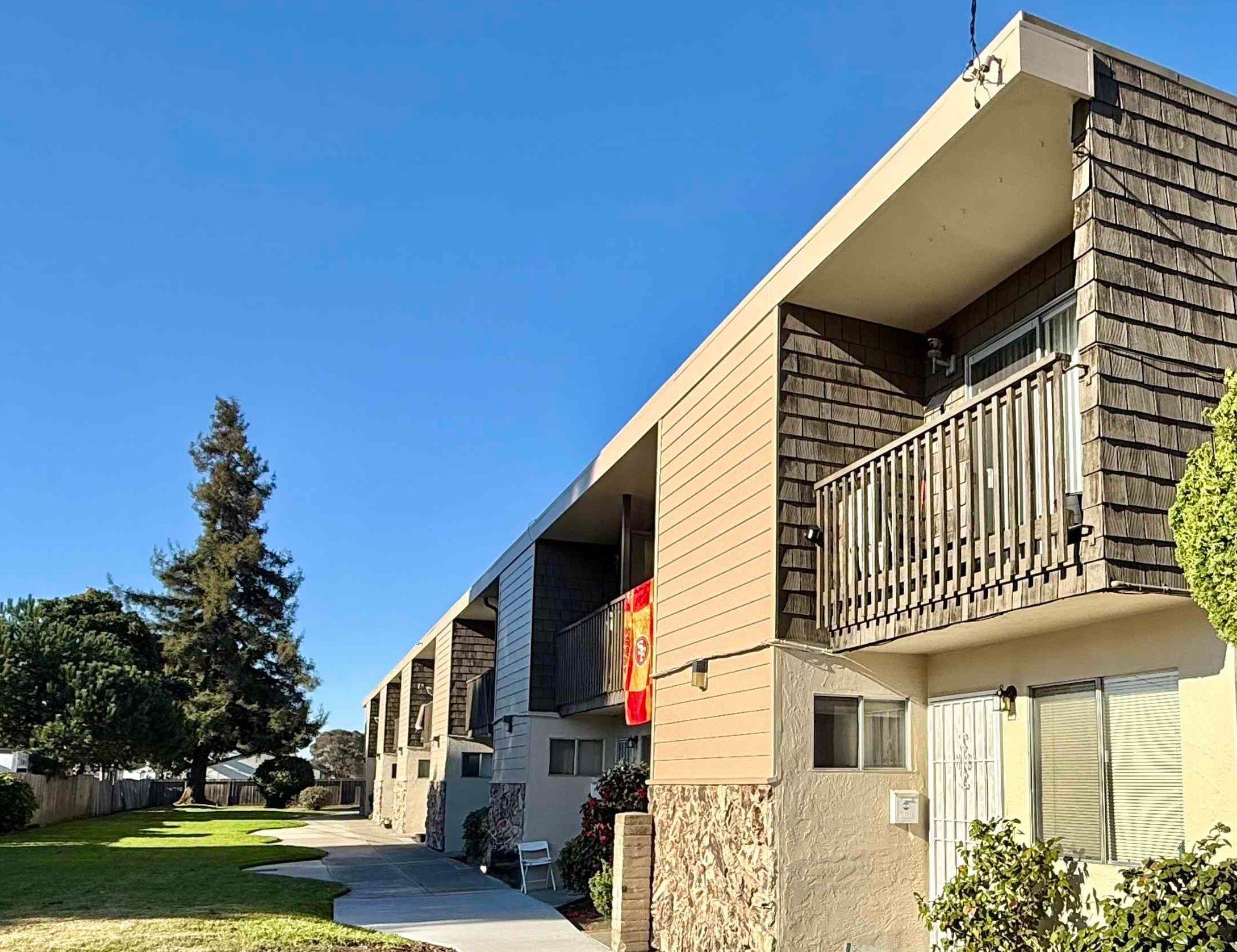 Detail Gallery Image 5 of 45 For 21371 Garden Ave, Hayward,  CA 94541 - – Beds | – Baths