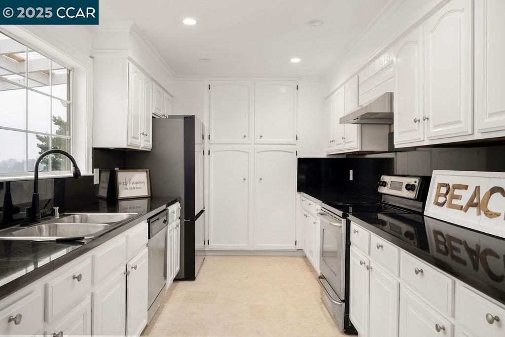 Detail Gallery Image 19 of 49 For 225 Merced Dr, San Bruno,  CA 94066 - – Beds | – Baths