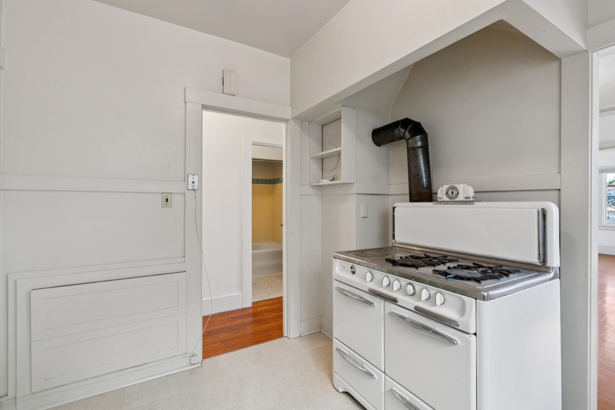 Detail Gallery Image 12 of 40 For 830 Walker Ave, Oakland,  CA 94610 - – Beds | – Baths