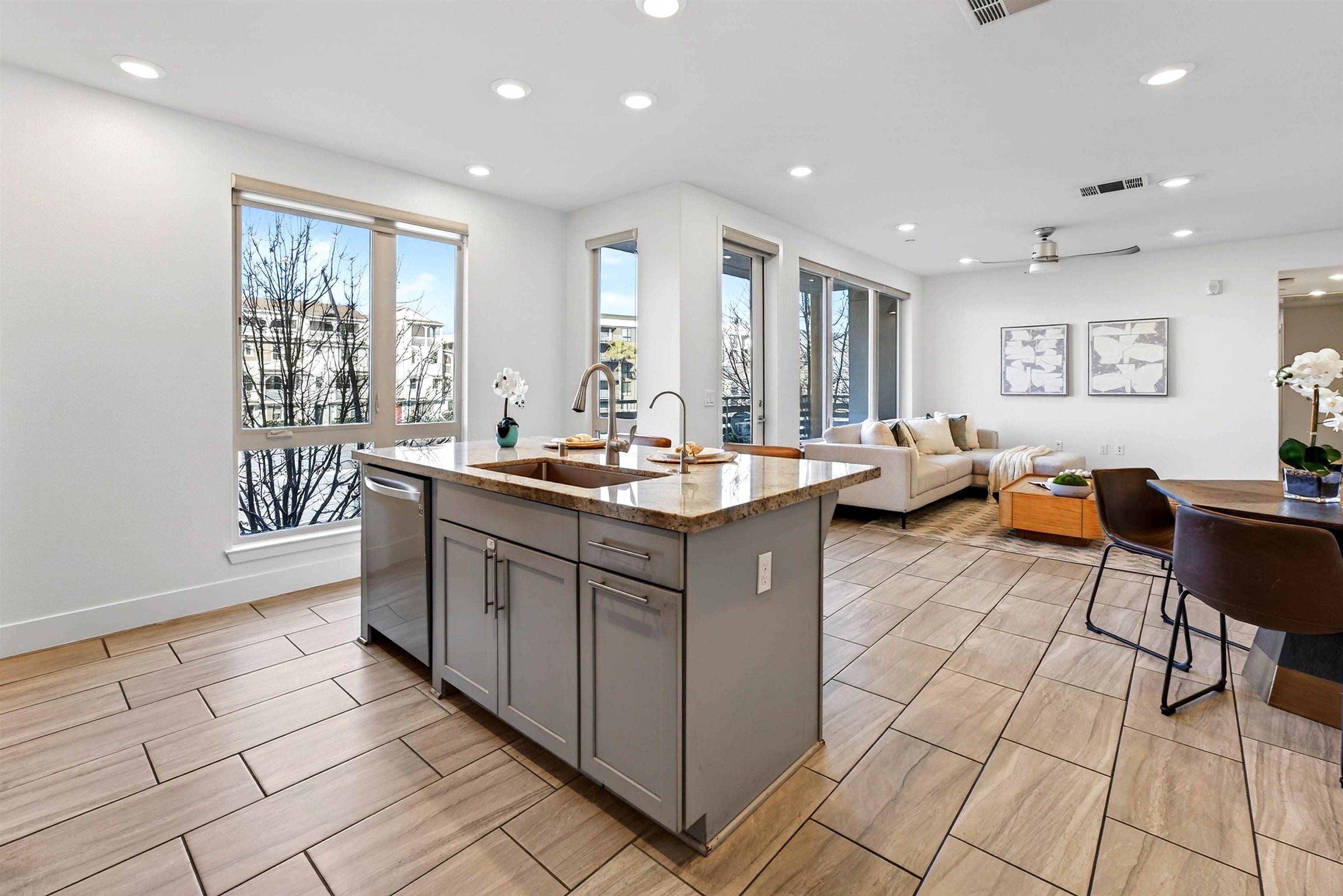 Detail Gallery Image 6 of 50 For 430 Montague Expy #20,  Milpitas,  CA 95035 - 3 Beds | 2/1 Baths