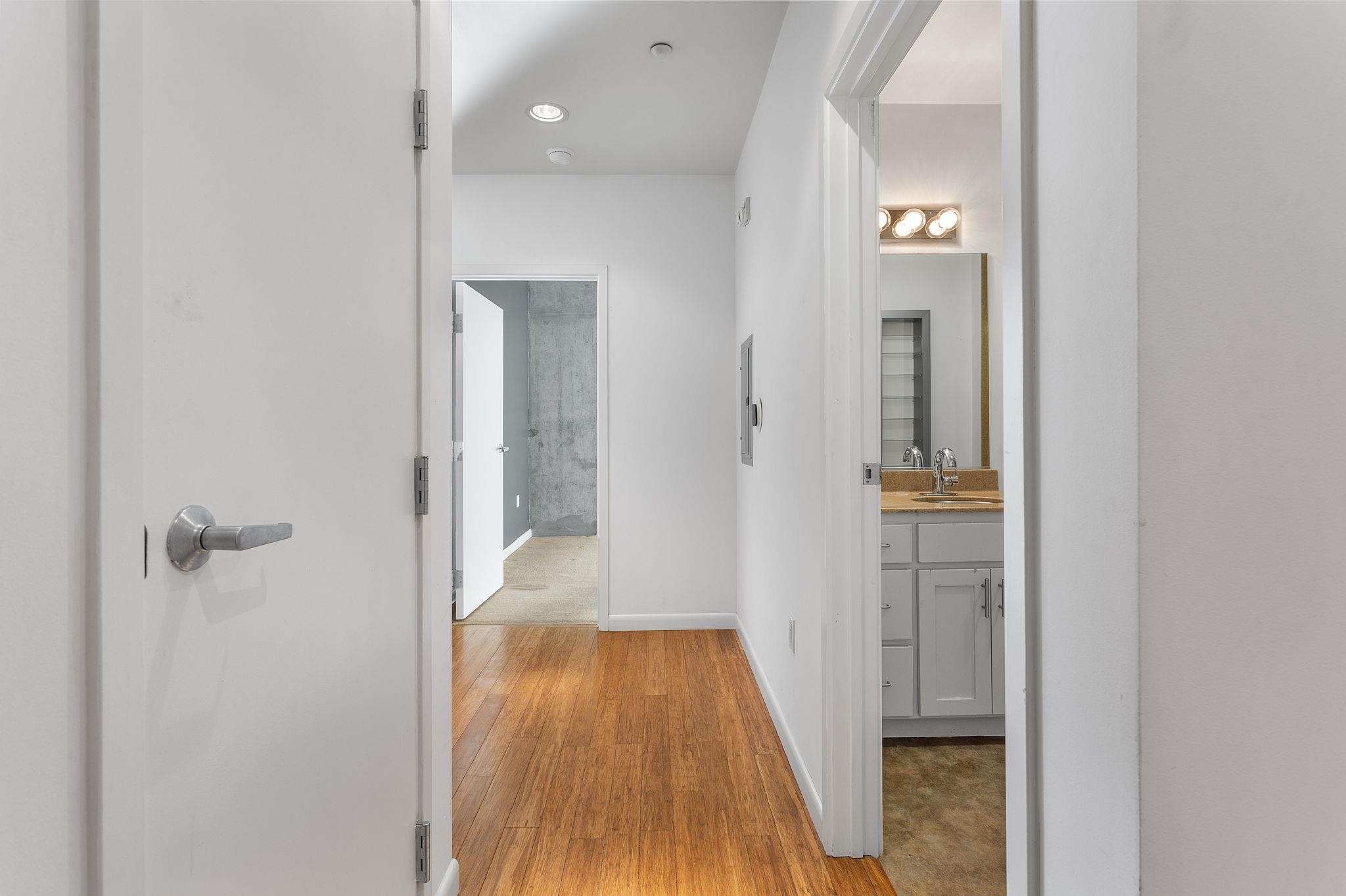 Detail Gallery Image 4 of 19 For 428 Alice St #304,  Oakland,  CA 94607 - 1 Beds | 1 Baths