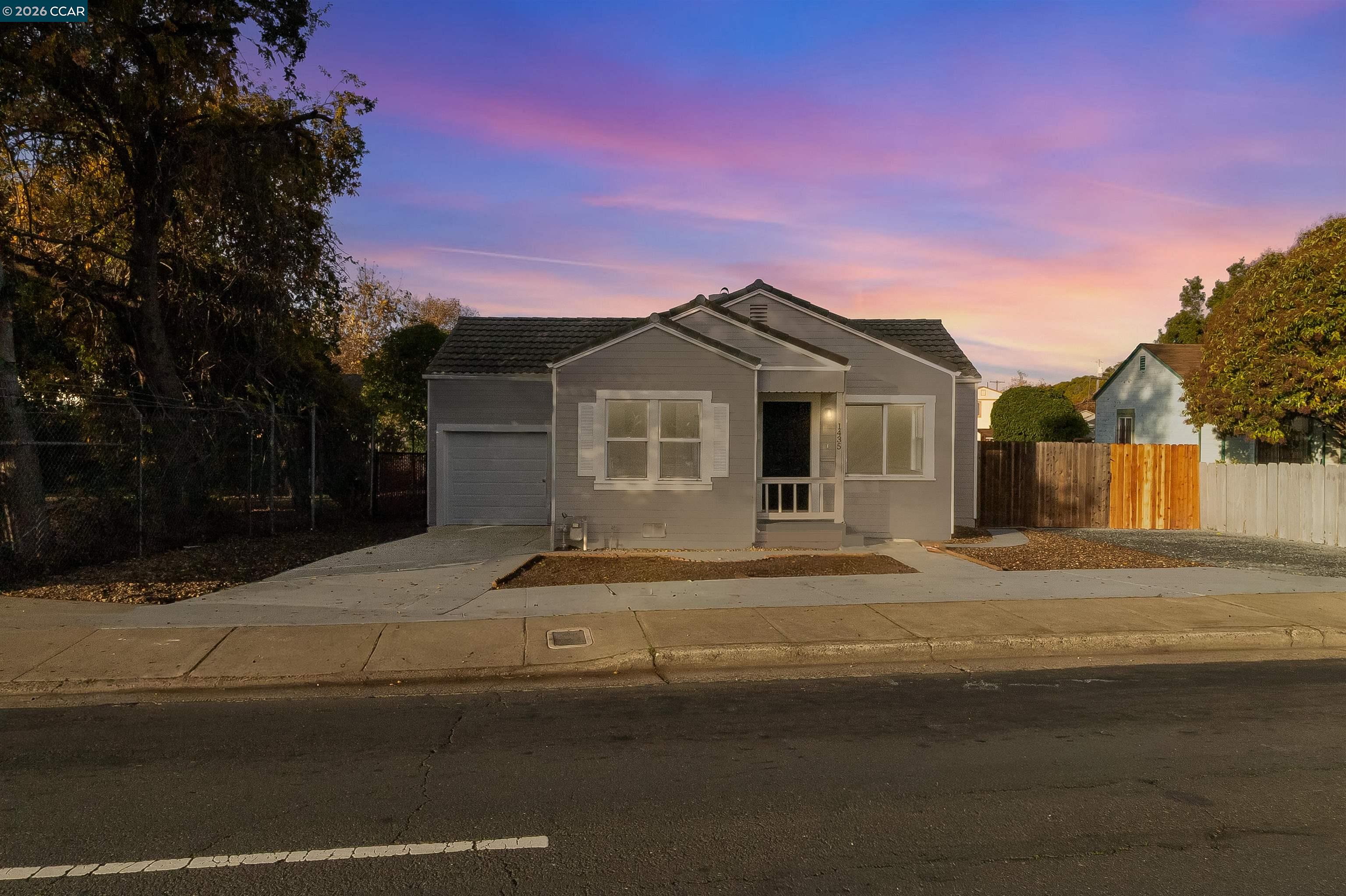 Front Image Thumbnail for CC41121418