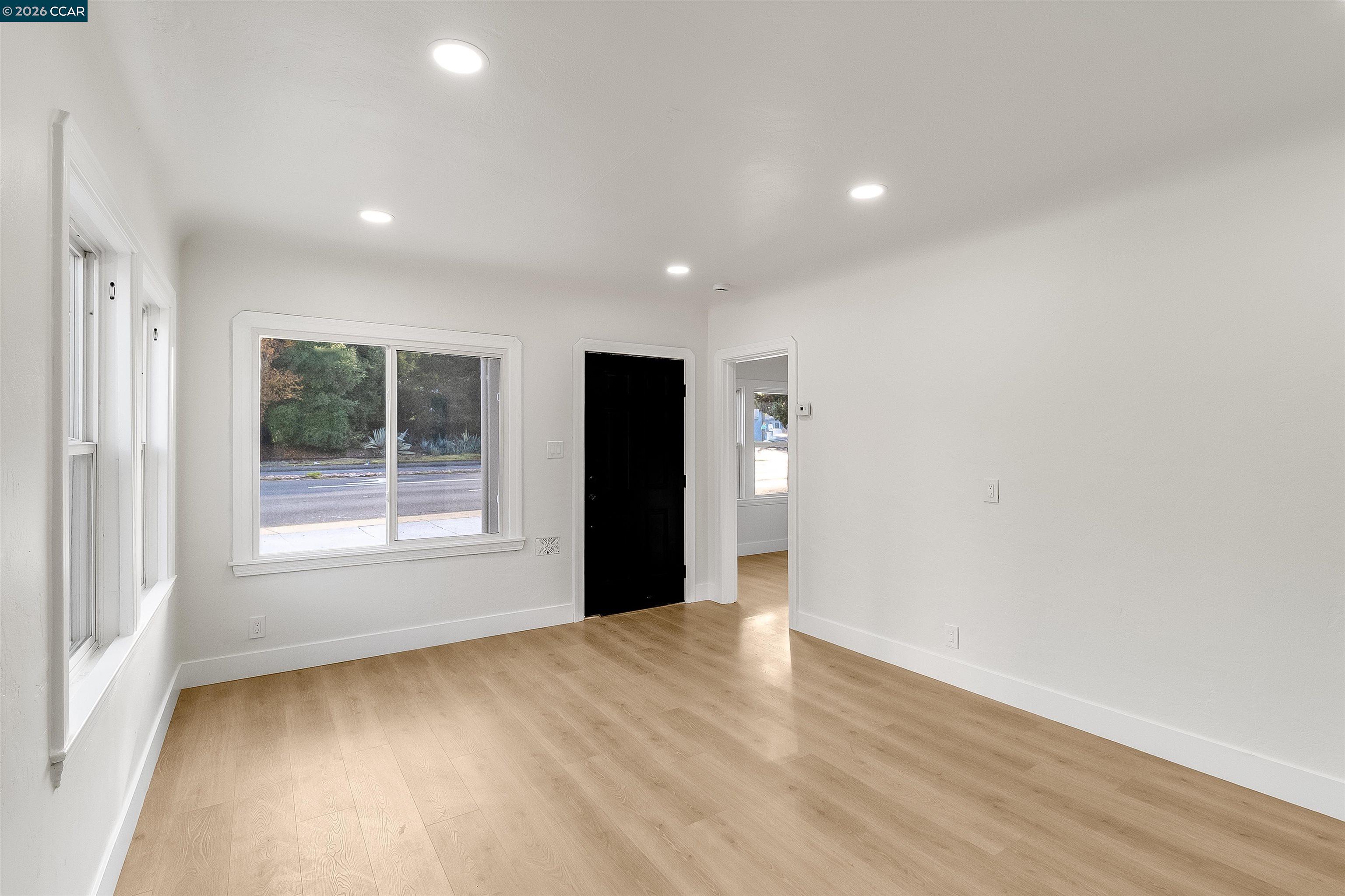 Detail Gallery Image 8 of 41 For 1435 Broadway St, Vallejo,  CA 94590 - 2 Beds | 1 Baths