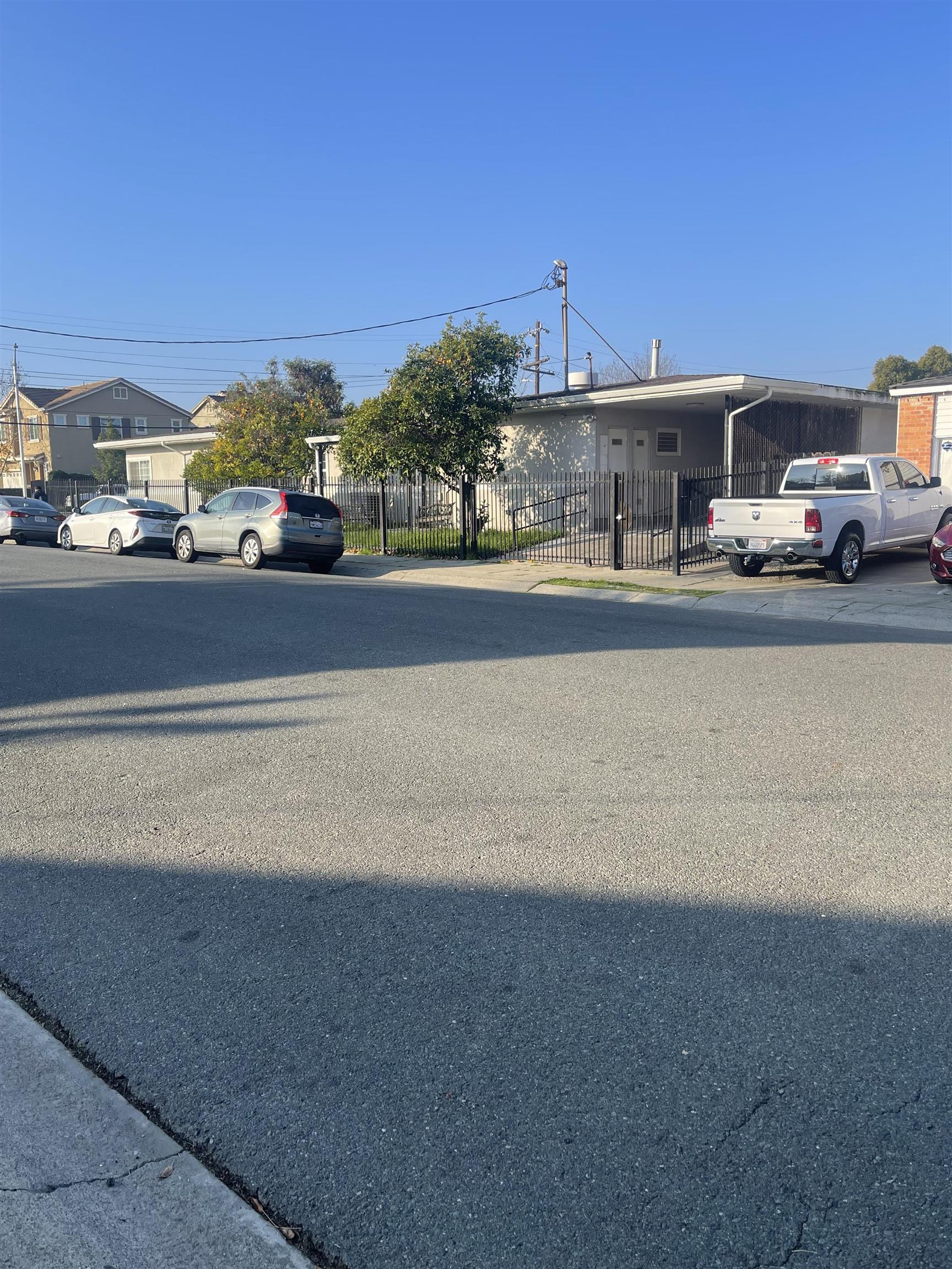 Detail Gallery Image 2 of 8 For 585 School St, Pittsburg,  CA 94565 - 7 Beds | 3/2 Baths