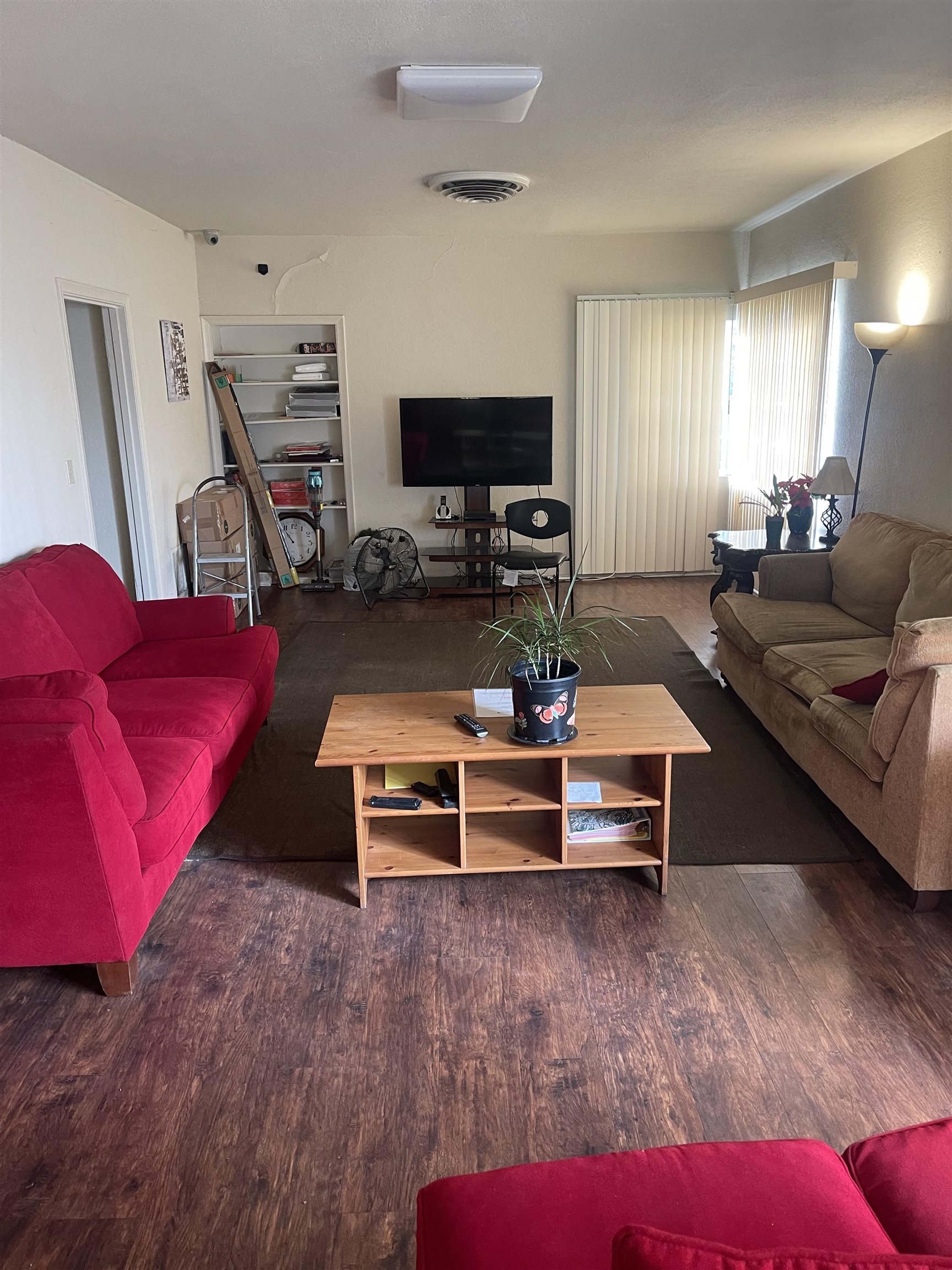 Detail Gallery Image 5 of 8 For 585 School St, Pittsburg,  CA 94565 - 7 Beds | 3/2 Baths