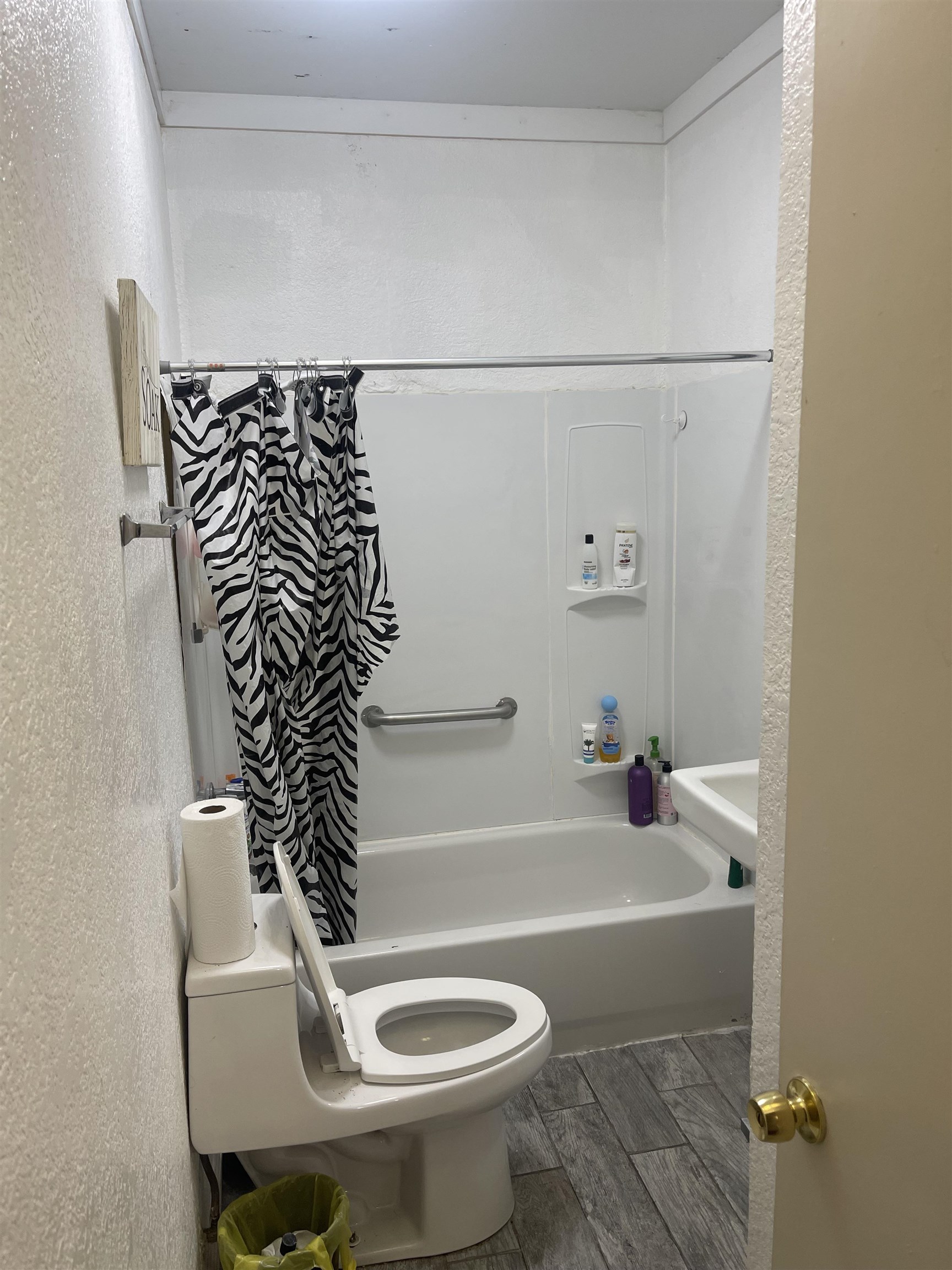 Detail Gallery Image 6 of 8 For 585 School St, Pittsburg,  CA 94565 - 7 Beds | 3/2 Baths