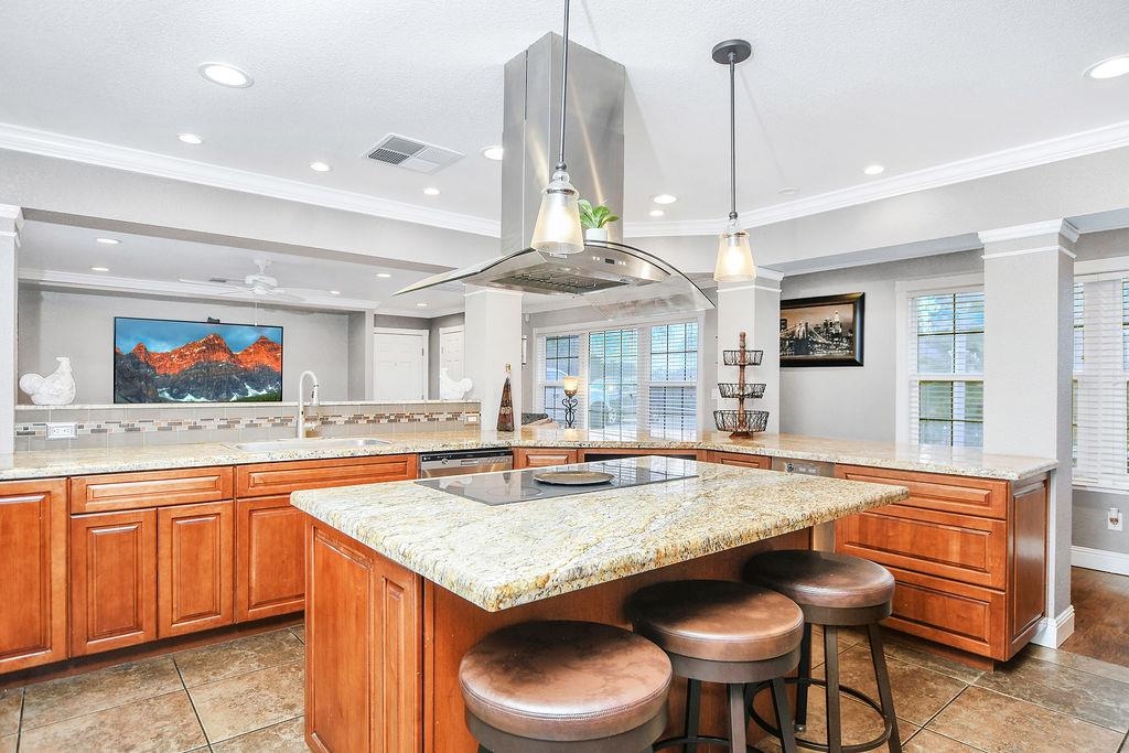 Detail Gallery Image 13 of 59 For 2033 Lucile Ave, Stockton,  CA 95209 - 5 Beds | 5 Baths