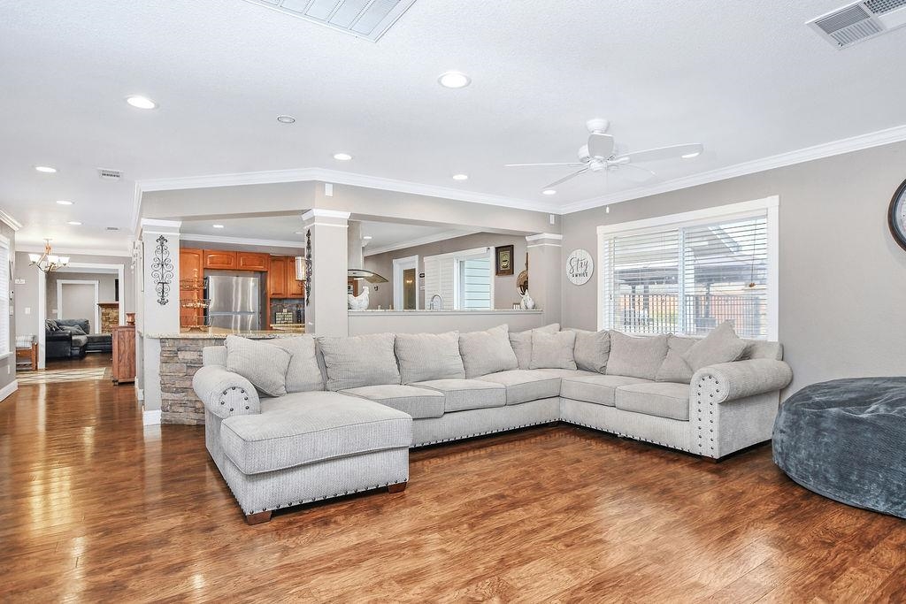 Detail Gallery Image 16 of 59 For 2033 Lucile Ave, Stockton,  CA 95209 - 5 Beds | 5 Baths