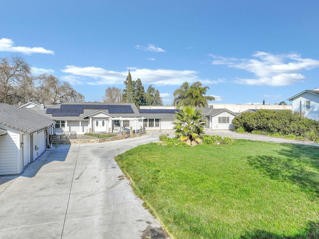 Detail Gallery Image 3 of 59 For 2033 Lucile Ave, Stockton,  CA 95209 - 5 Beds | 5 Baths