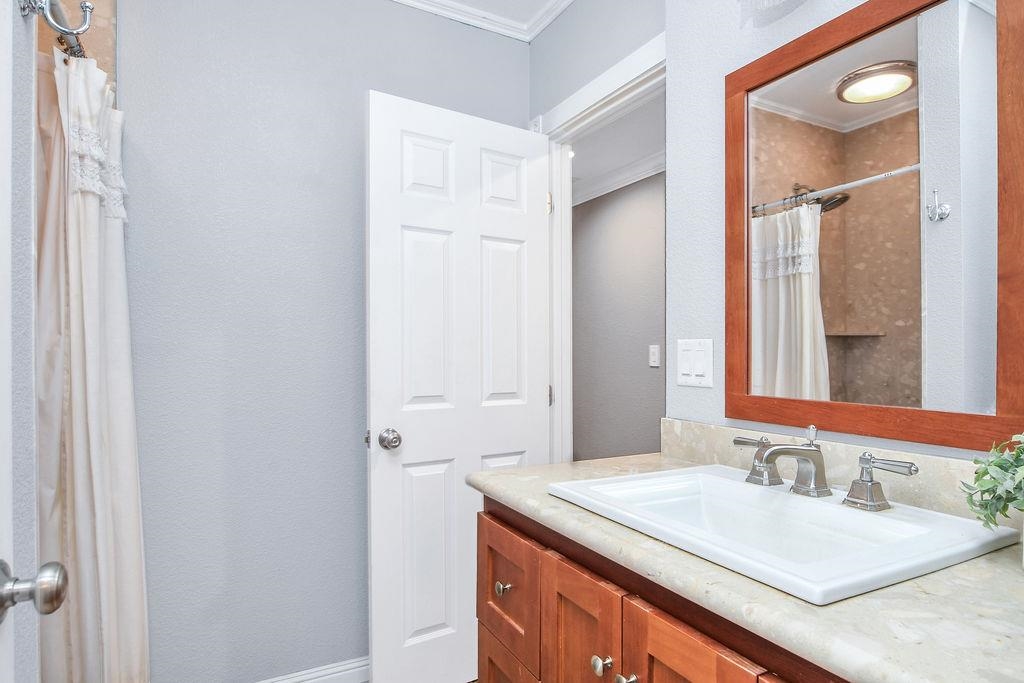 Detail Gallery Image 26 of 59 For 2033 Lucile Ave, Stockton,  CA 95209 - 5 Beds | 5 Baths