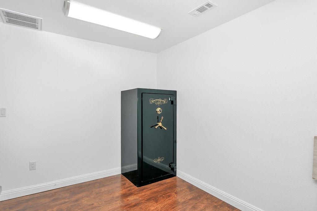 Detail Gallery Image 34 of 59 For 2033 Lucile Ave, Stockton,  CA 95209 - 5 Beds | 5 Baths