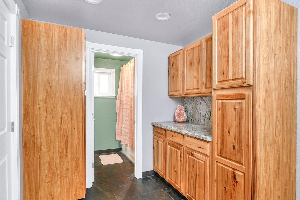 Detail Gallery Image 35 of 59 For 2033 Lucile Ave, Stockton,  CA 95209 - 5 Beds | 5 Baths