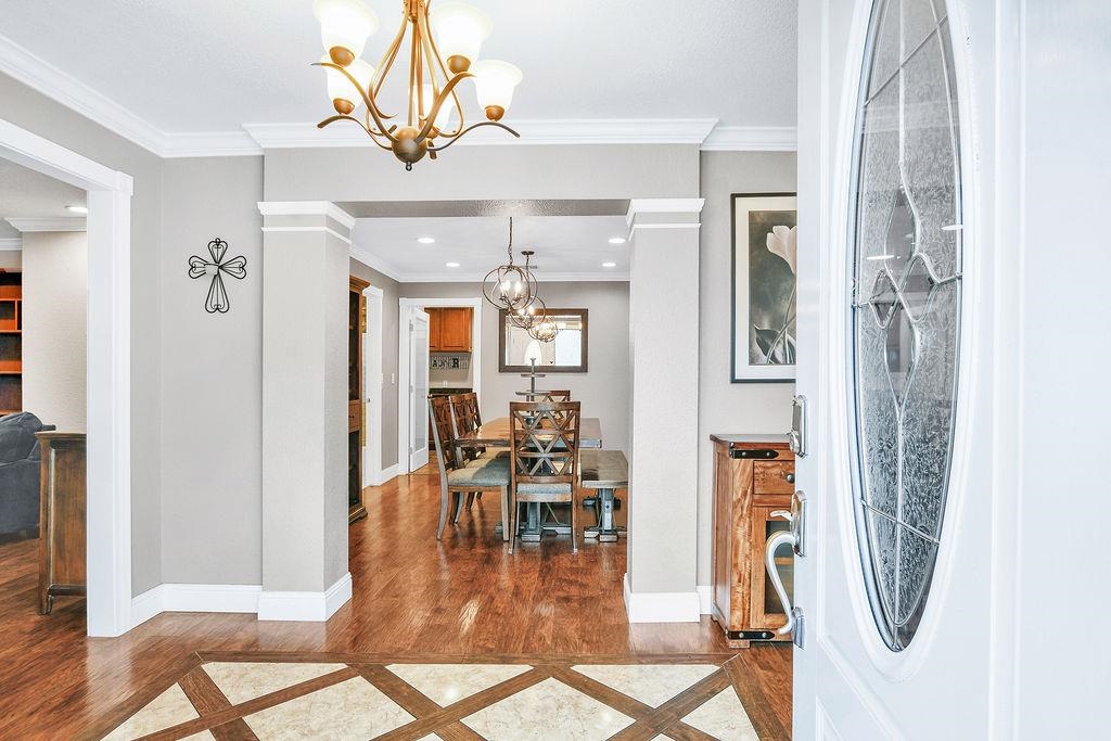 Detail Gallery Image 6 of 59 For 2033 Lucile Ave, Stockton,  CA 95209 - 5 Beds | 5 Baths