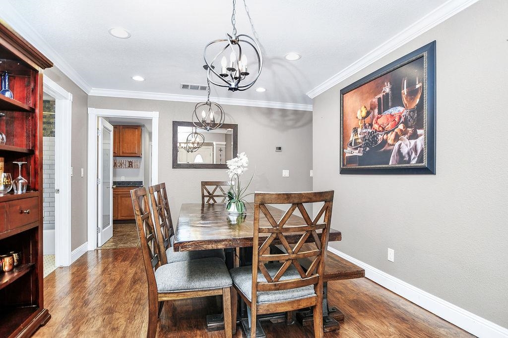 Detail Gallery Image 8 of 59 For 2033 Lucile Ave, Stockton,  CA 95209 - 5 Beds | 5 Baths