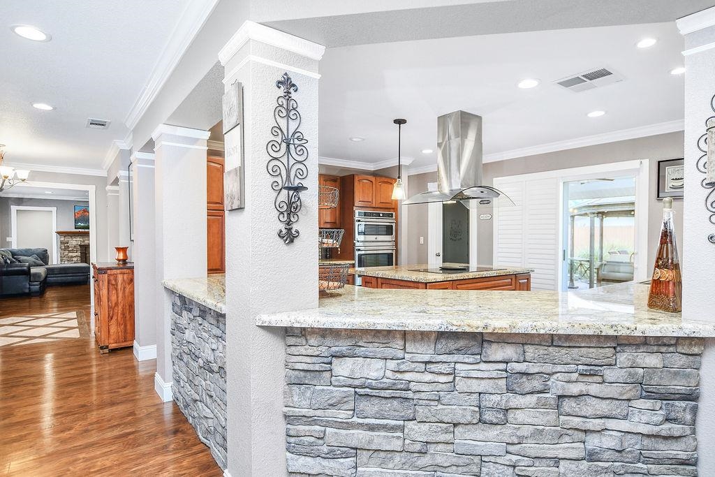 Detail Gallery Image 9 of 59 For 2033 Lucile Ave, Stockton,  CA 95209 - 5 Beds | 5 Baths