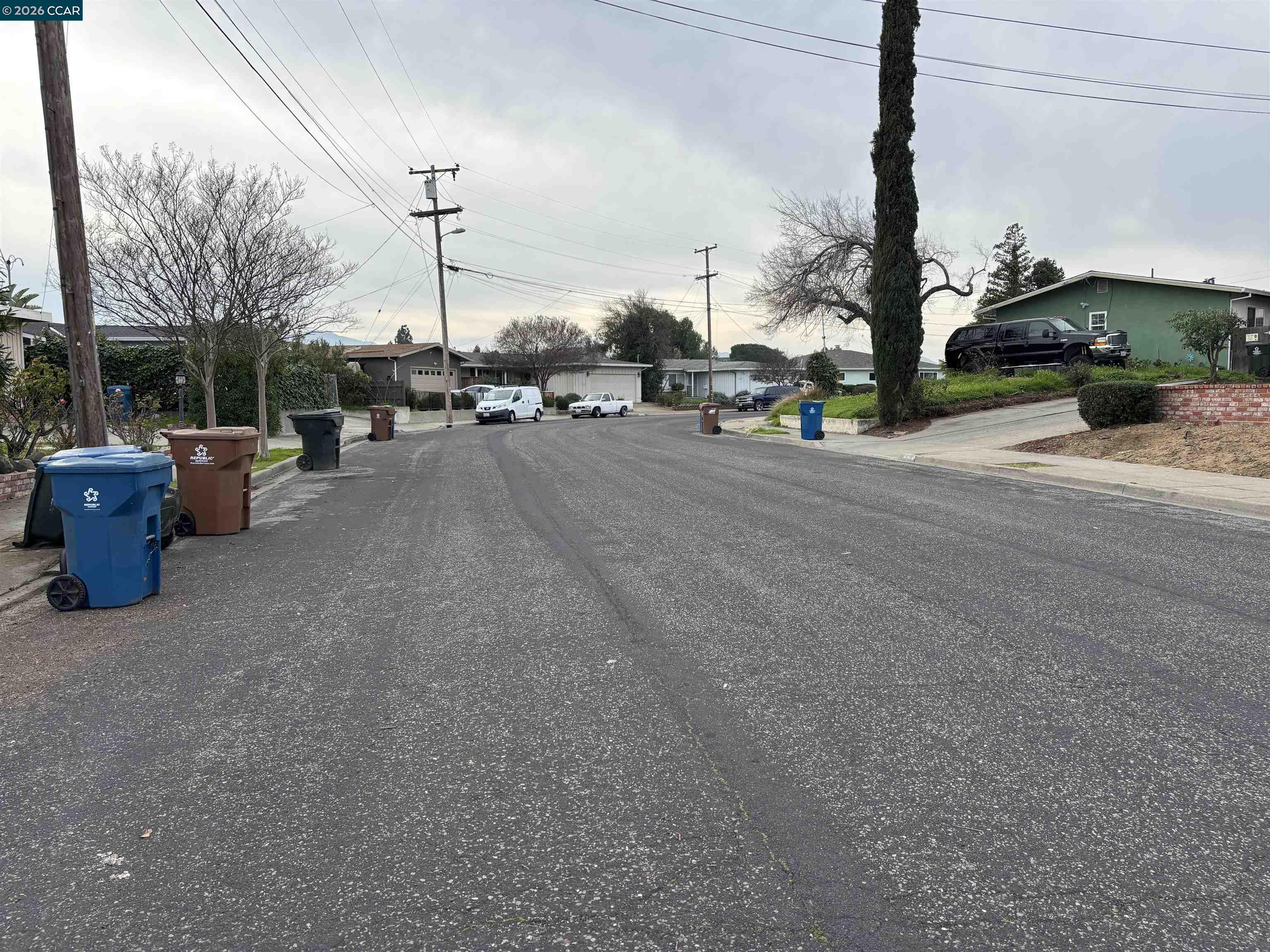 Detail Gallery Image 3 of 18 For 3017 Windsor Dr, Antioch,  CA 94509 - 3 Beds | 2 Baths