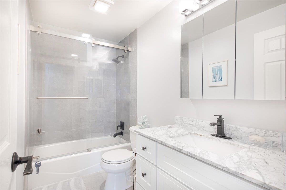 Detail Gallery Image 15 of 31 For 9400 Mountain Blvd, Oakland,  CA 94605 - 5 Beds | 3 Baths