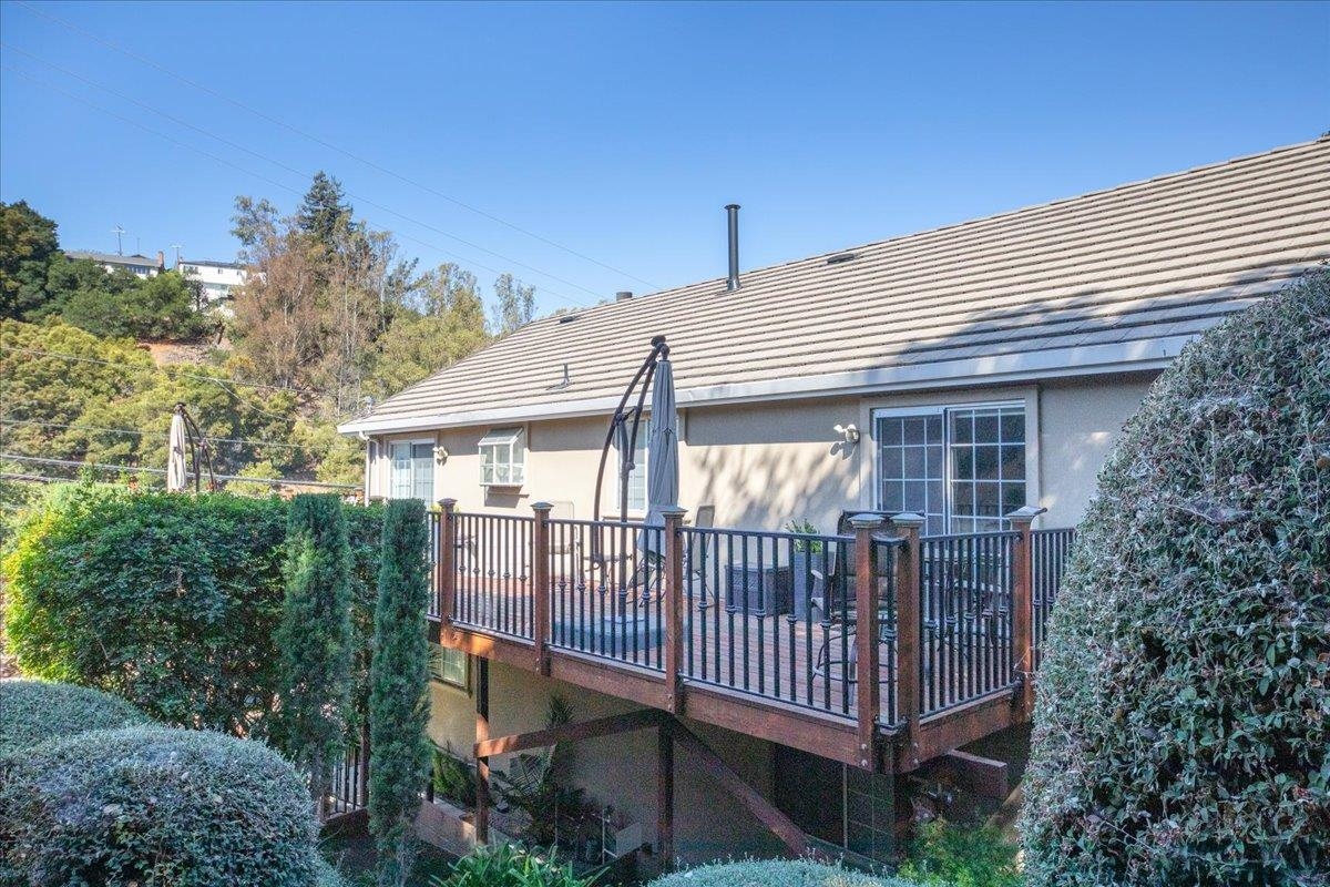 Detail Gallery Image 25 of 31 For 9400 Mountain Blvd, Oakland,  CA 94605 - 5 Beds | 3 Baths