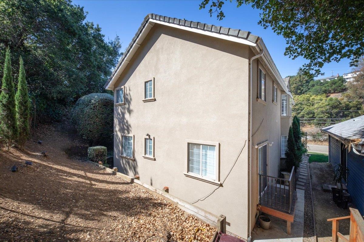 Detail Gallery Image 27 of 31 For 9400 Mountain Blvd, Oakland,  CA 94605 - 5 Beds | 3 Baths