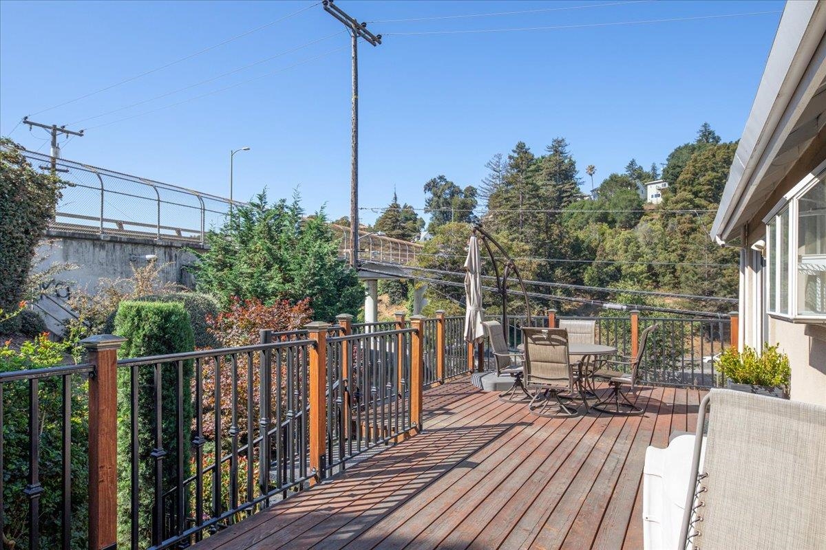 Detail Gallery Image 28 of 31 For 9400 Mountain Blvd, Oakland,  CA 94605 - 5 Beds | 3 Baths