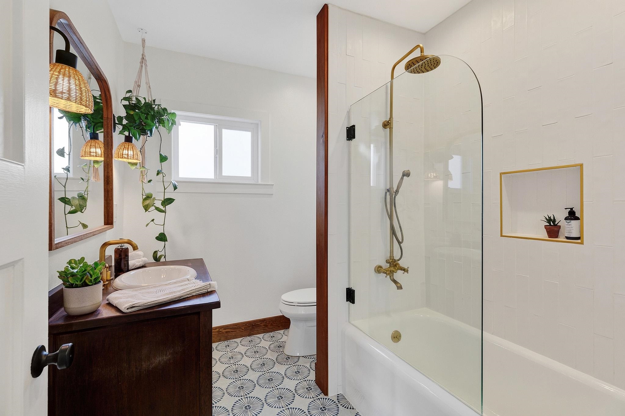 Detail Gallery Image 14 of 23 For 3501 66th Ave, Oakland,  CA 94605 - 2 Beds | 1 Baths