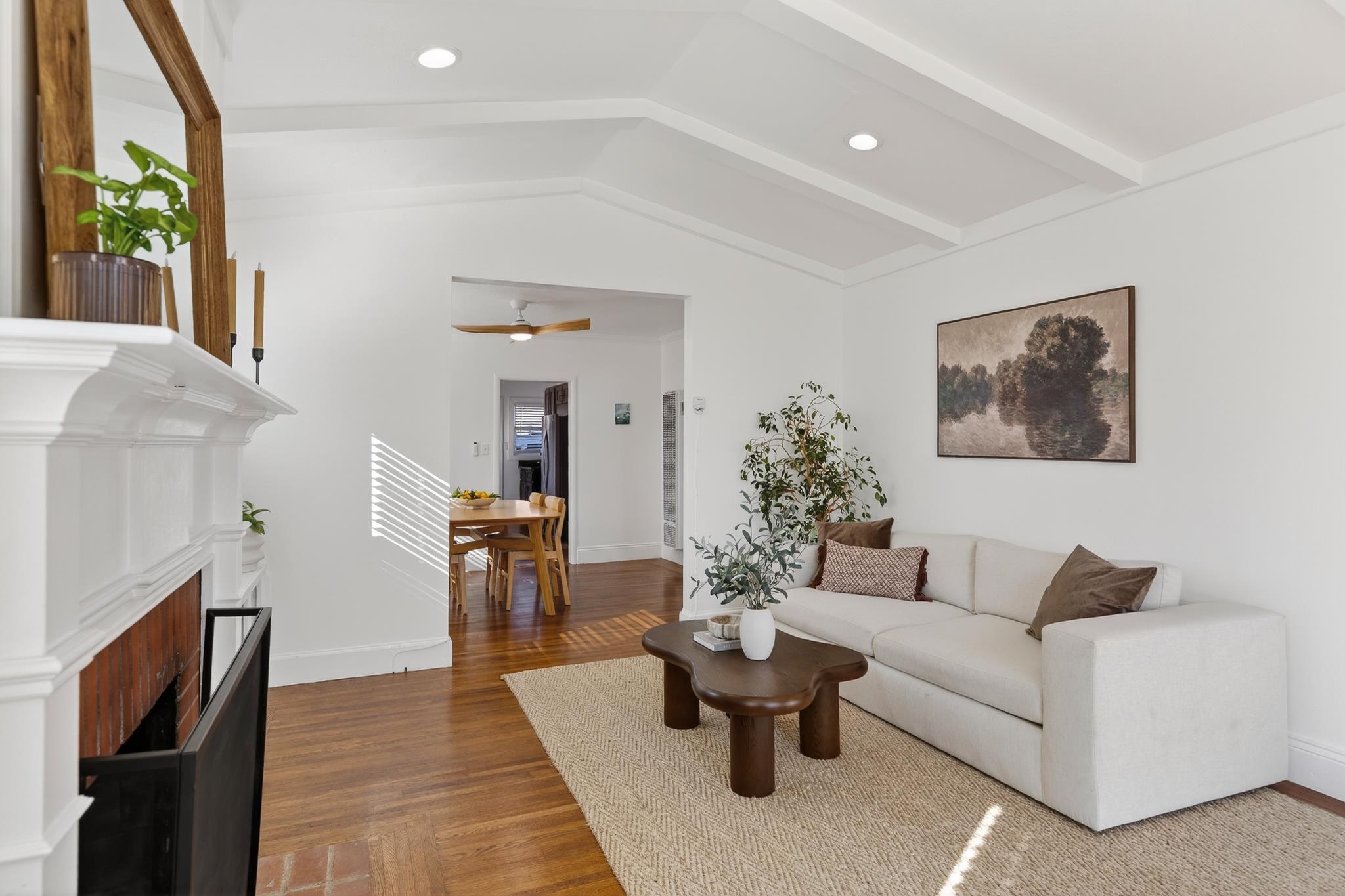 Detail Gallery Image 4 of 23 For 3501 66th Ave, Oakland,  CA 94605 - 2 Beds | 1 Baths