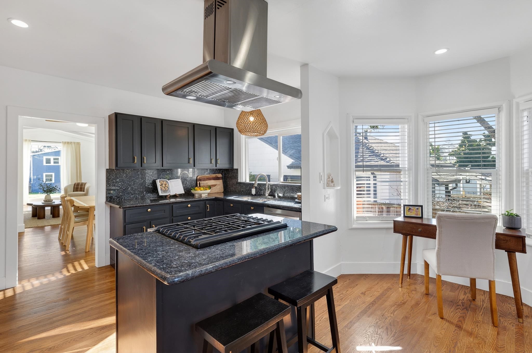 Detail Gallery Image 7 of 23 For 3501 66th Ave, Oakland,  CA 94605 - 2 Beds | 1 Baths