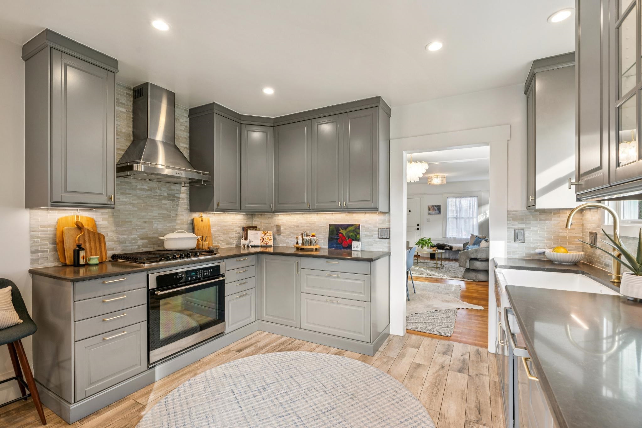 Detail Gallery Image 8 of 46 For 2728 Dohr Street, Berkeley,  CA 94702-2313 - 3 Beds | 2 Baths