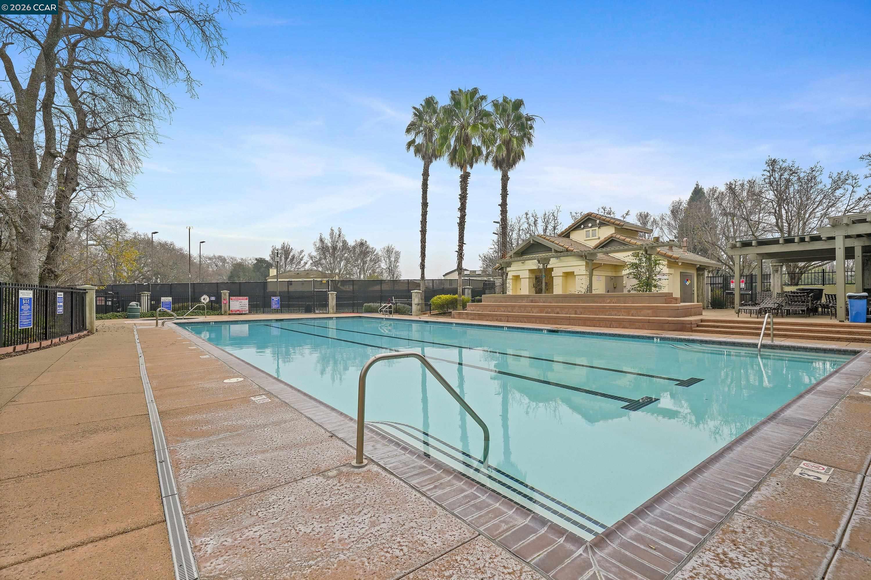 Detail Gallery Image 3 of 45 For 738 Marsh Pl, Fairfield,  CA 94533 - 3 Beds | 3 Baths